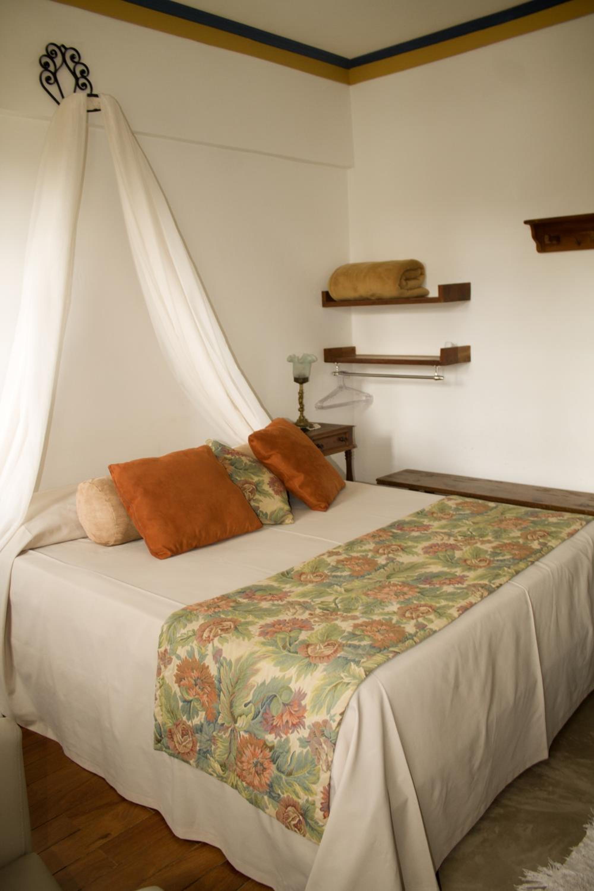 Deluxe Double Room with Bath - Photo 3