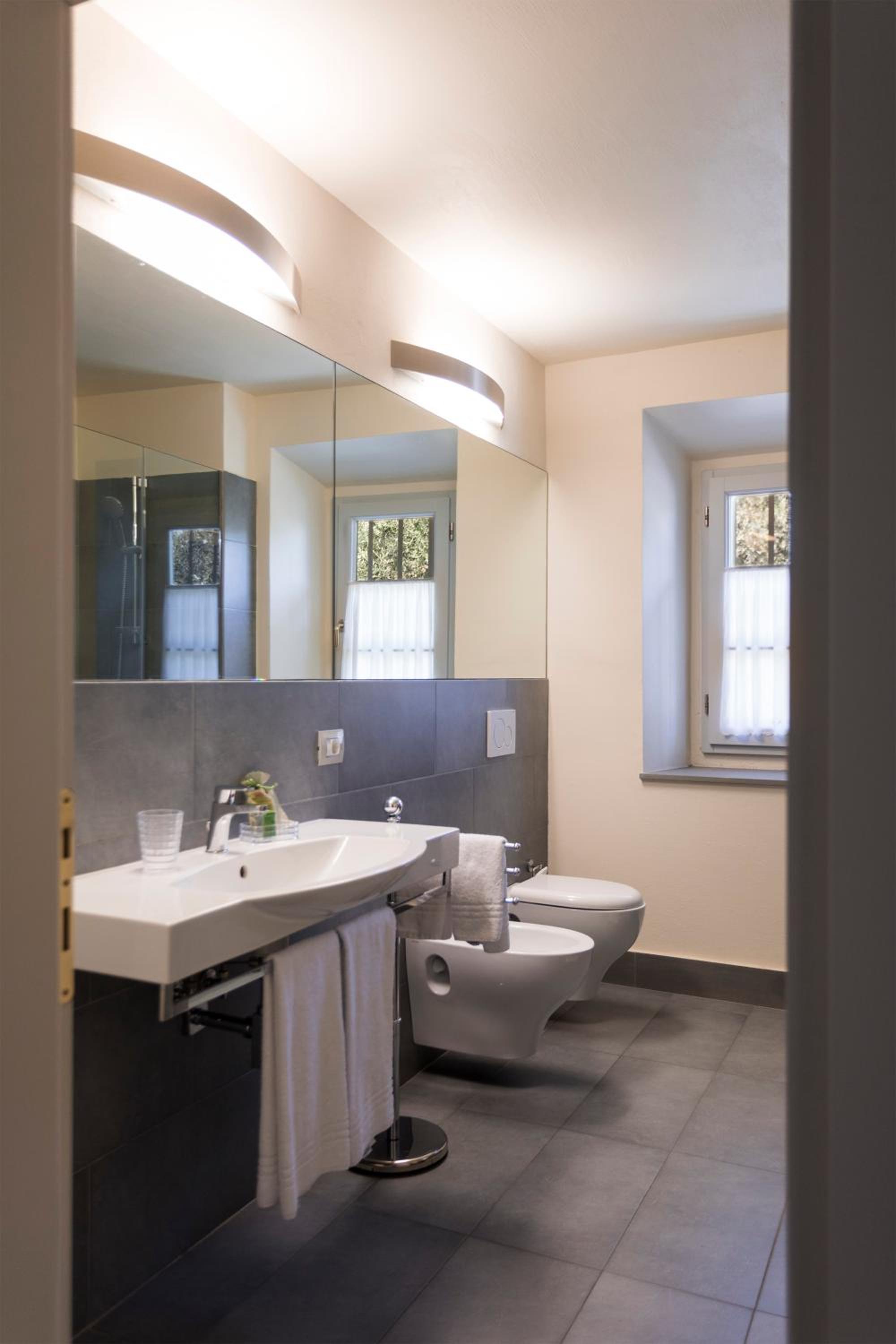 Large Double Room - Photo 10