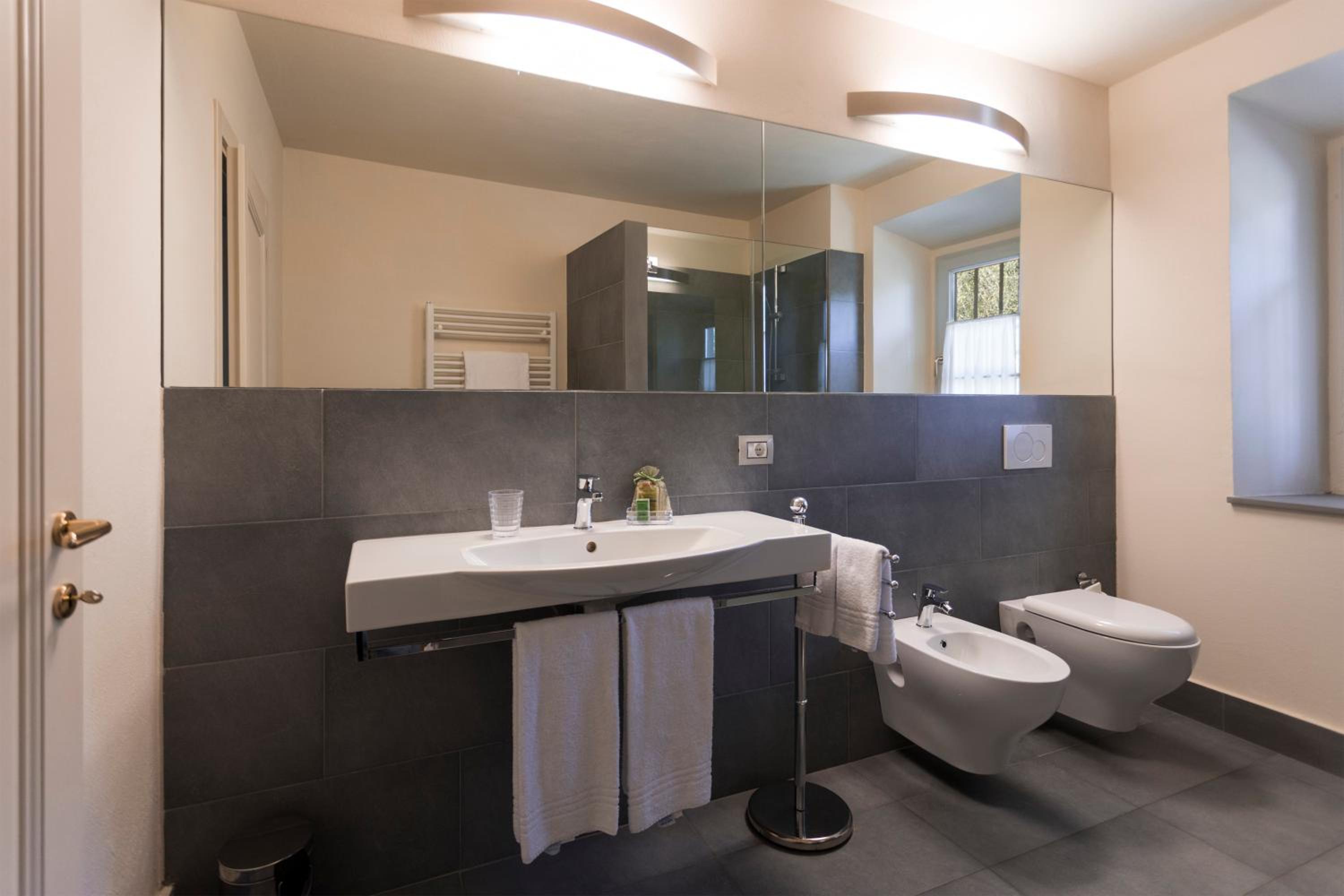 Large Double Room - Photo 8