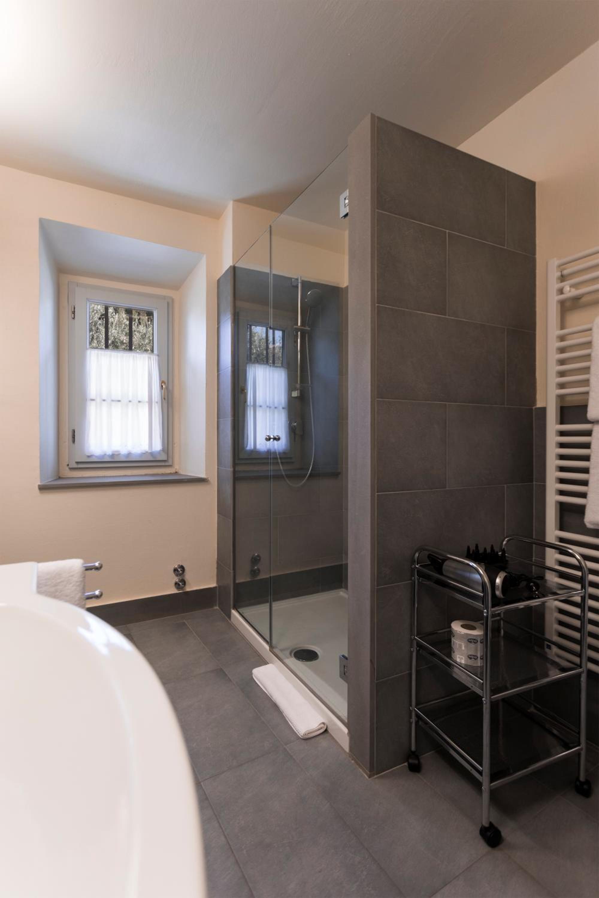 Large Double Room - Photo 9