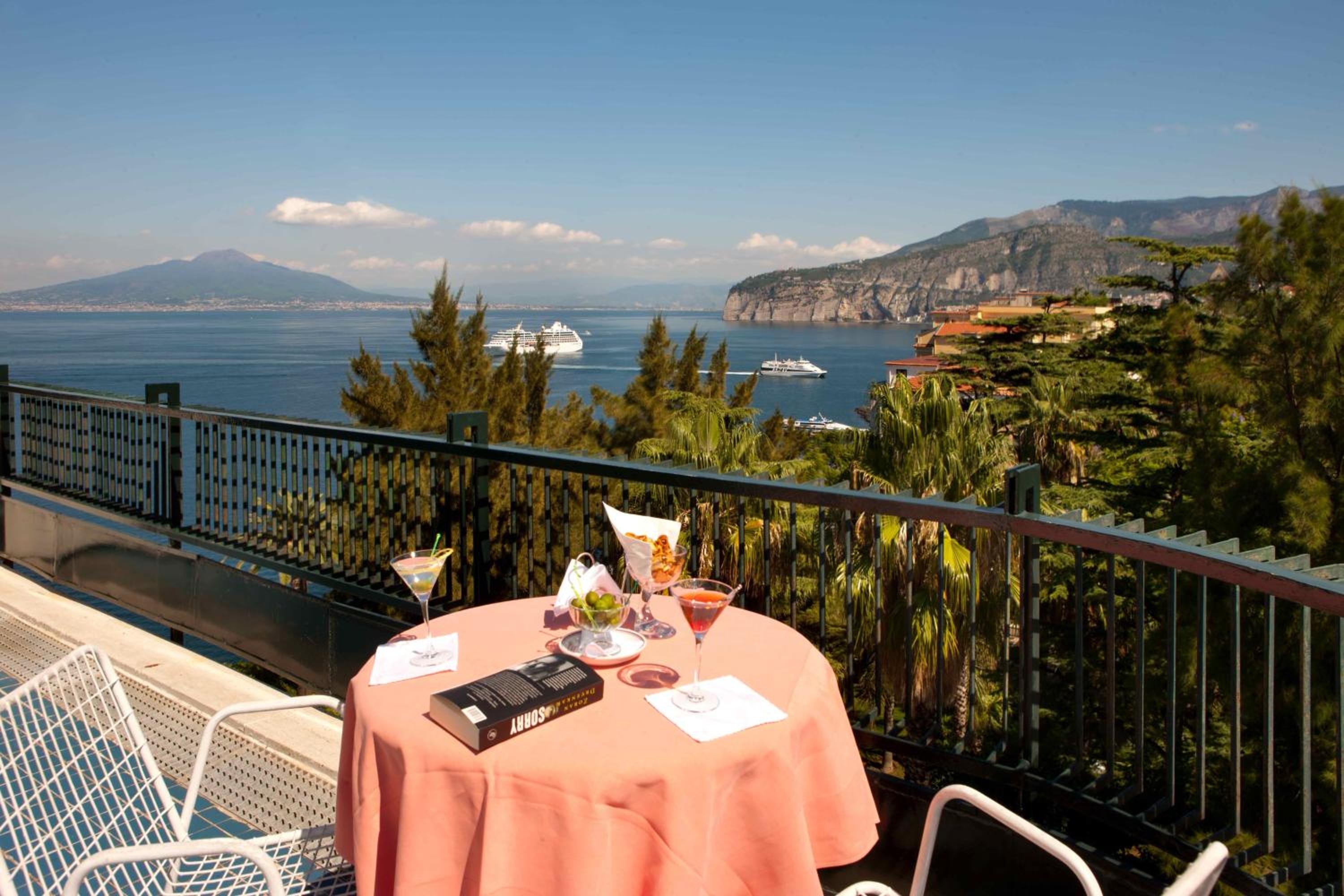 Suite with Sea View - Photo 11