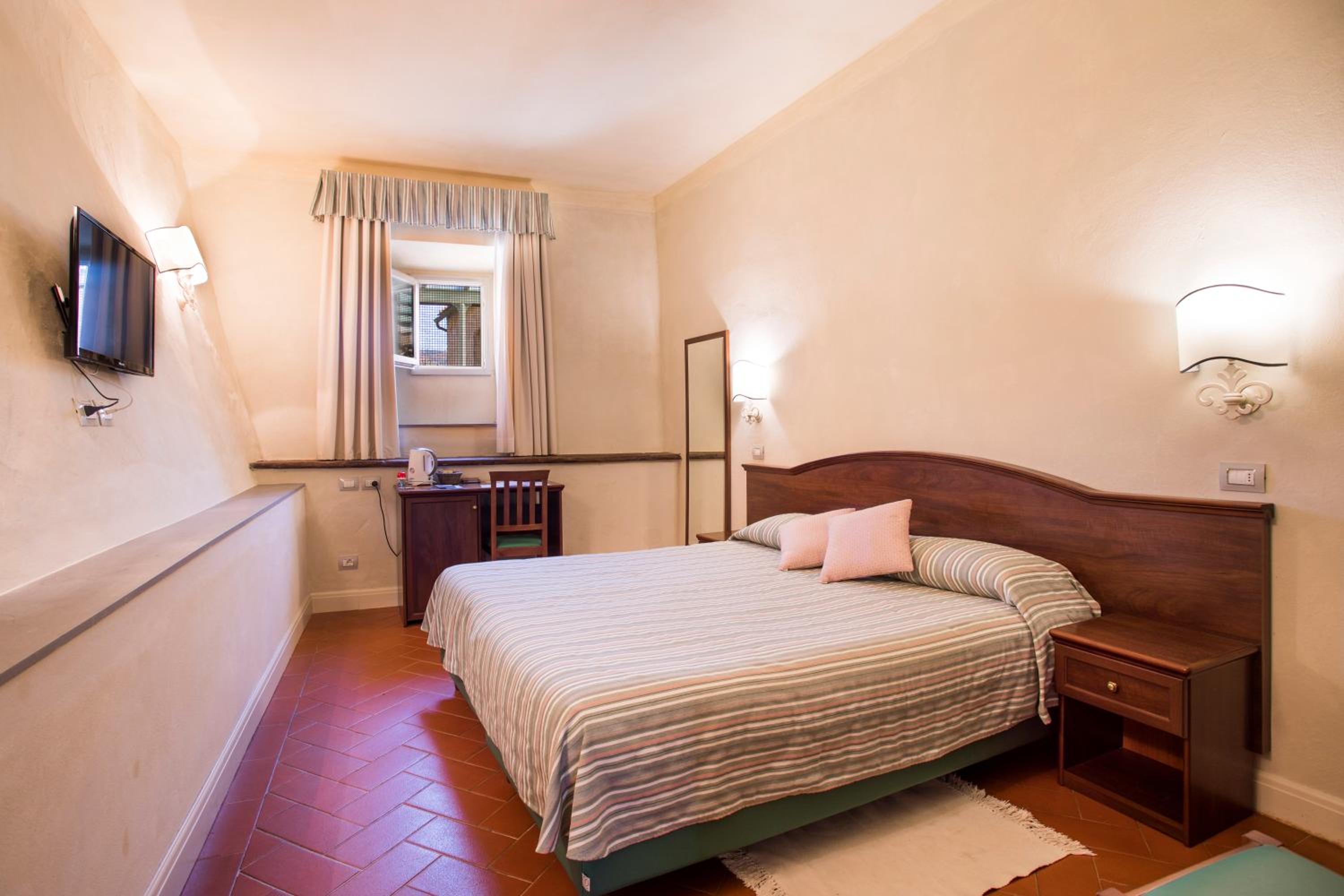 Standard Double Room - Photo 1