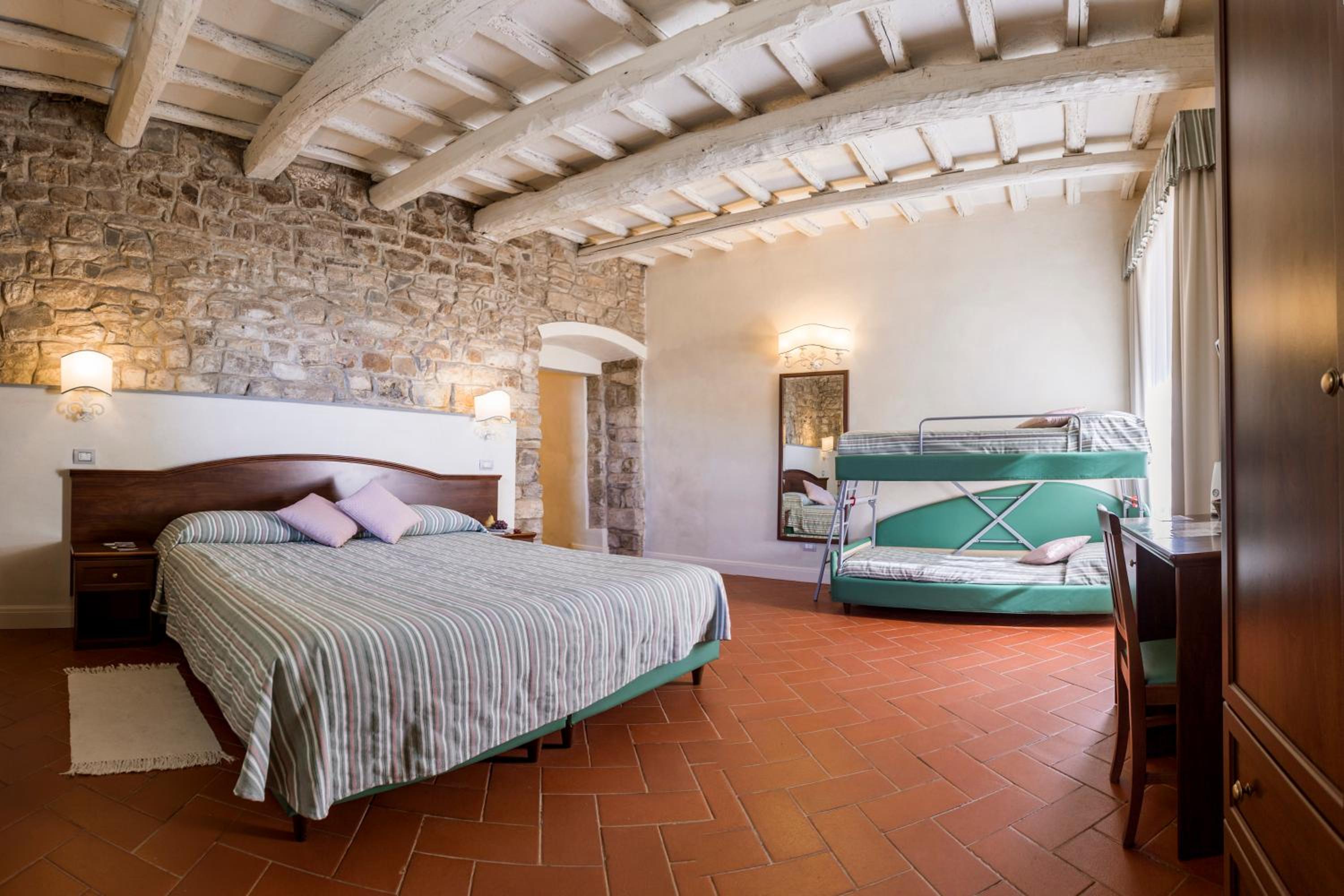 Deluxe Double Room - Photo 17