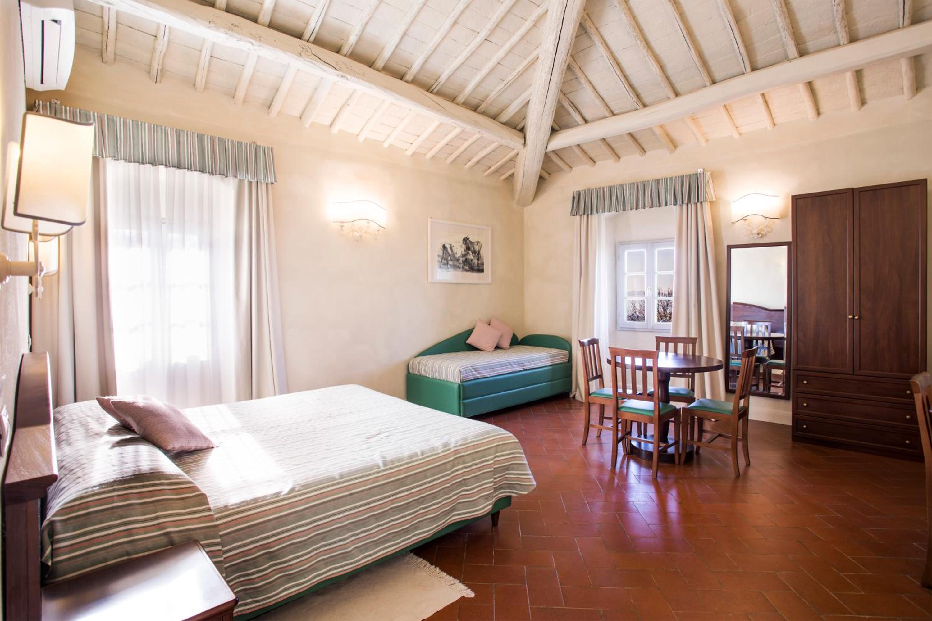 Deluxe Double Room - Photo 13
