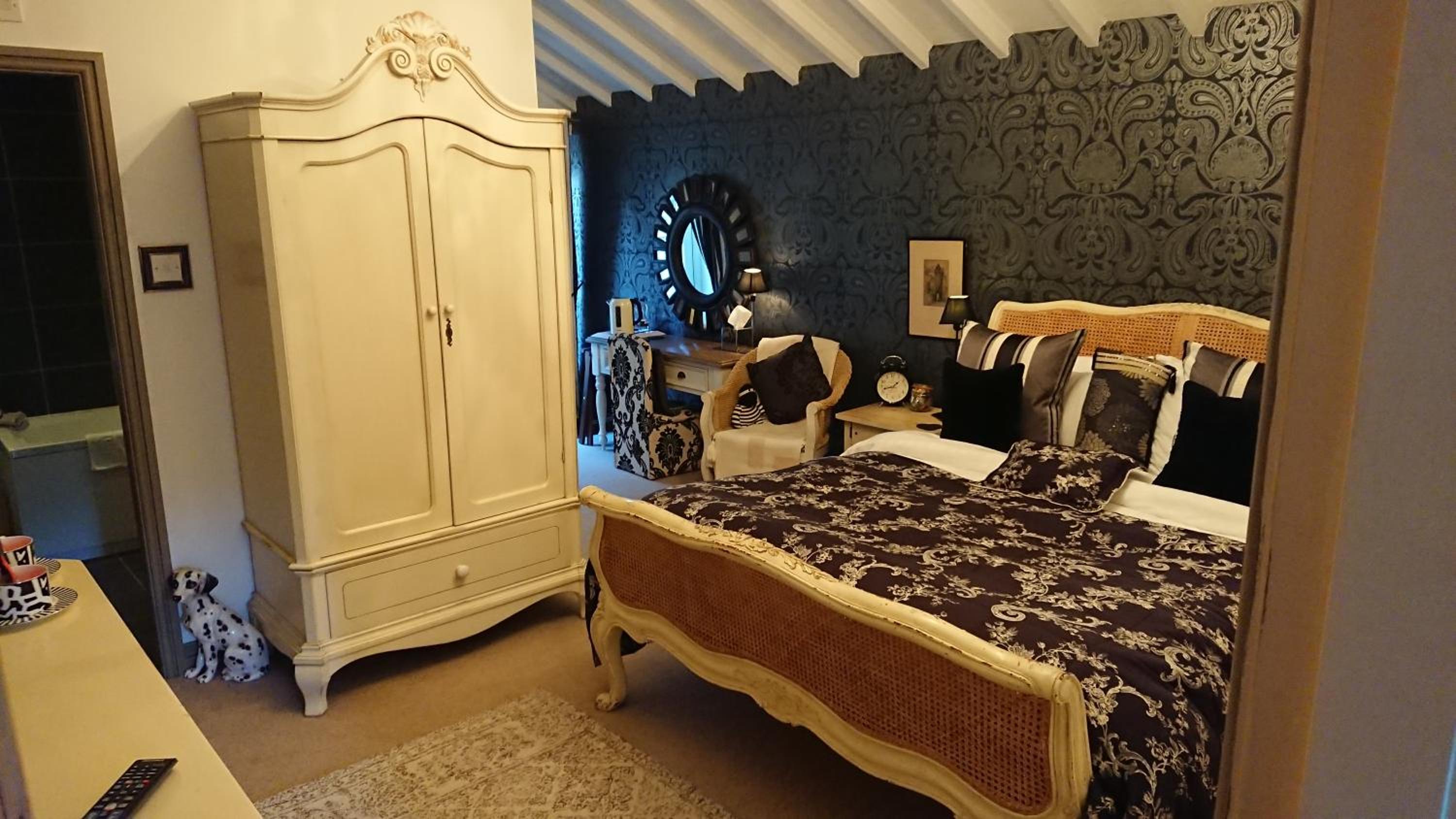 Deluxe King Room - Photo 1