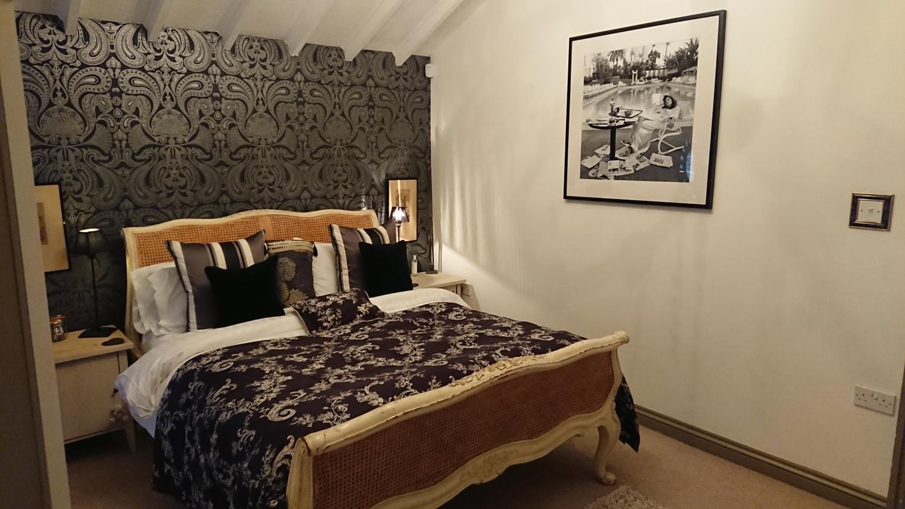 Deluxe King Room - Photo 5