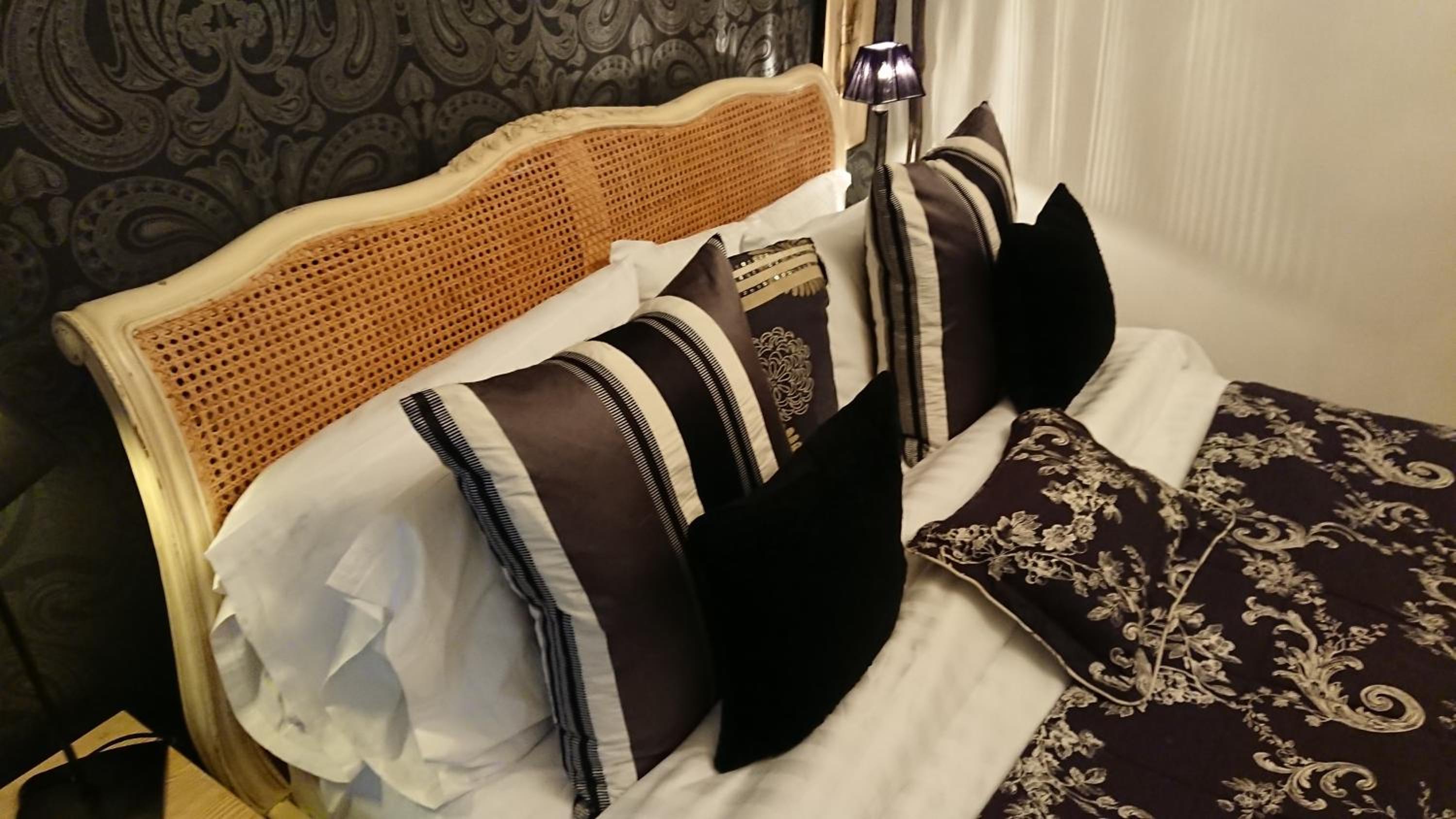 Deluxe King Room - Photo 3