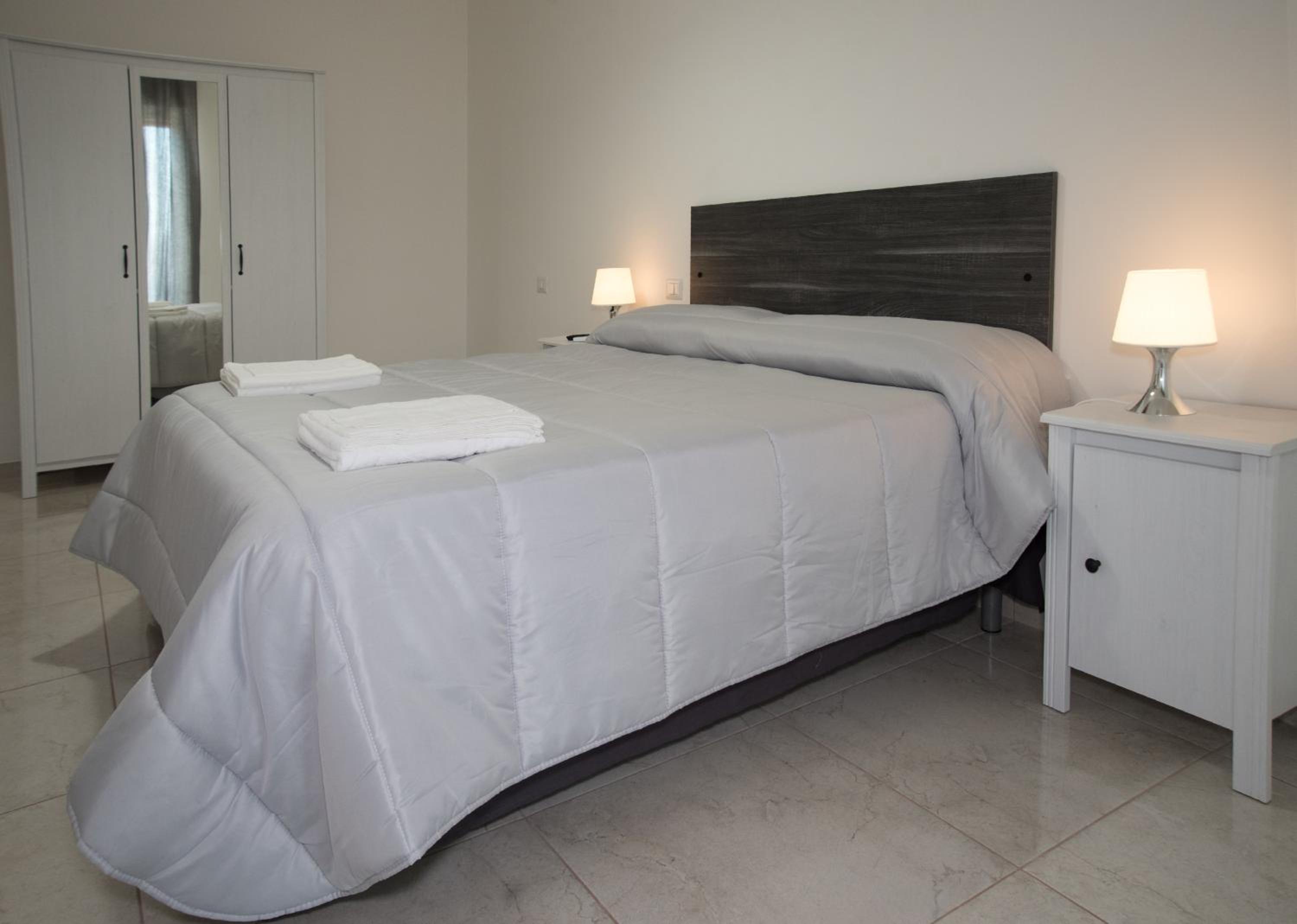 Double Room - Photo 2