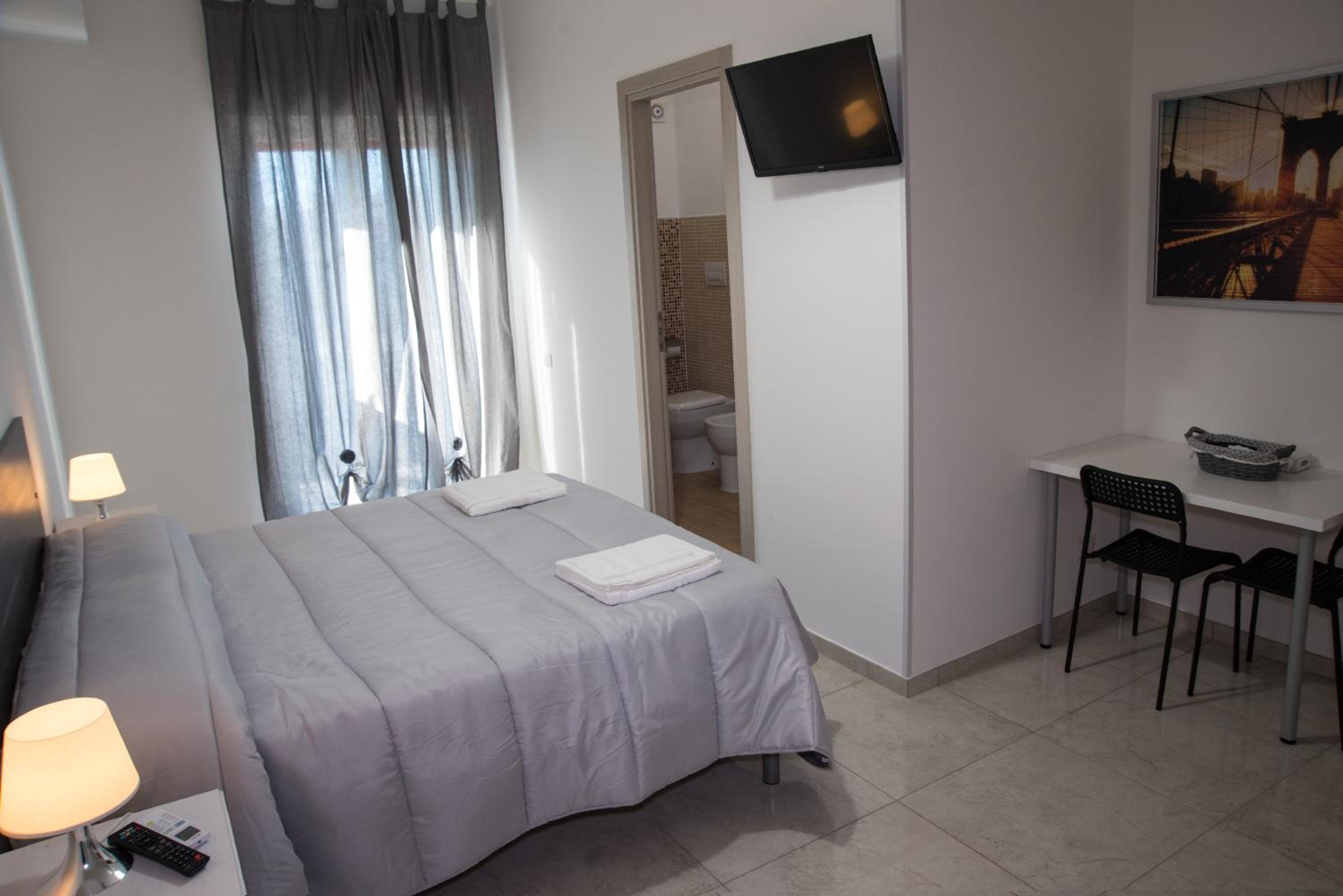 Double Room - Photo 4
