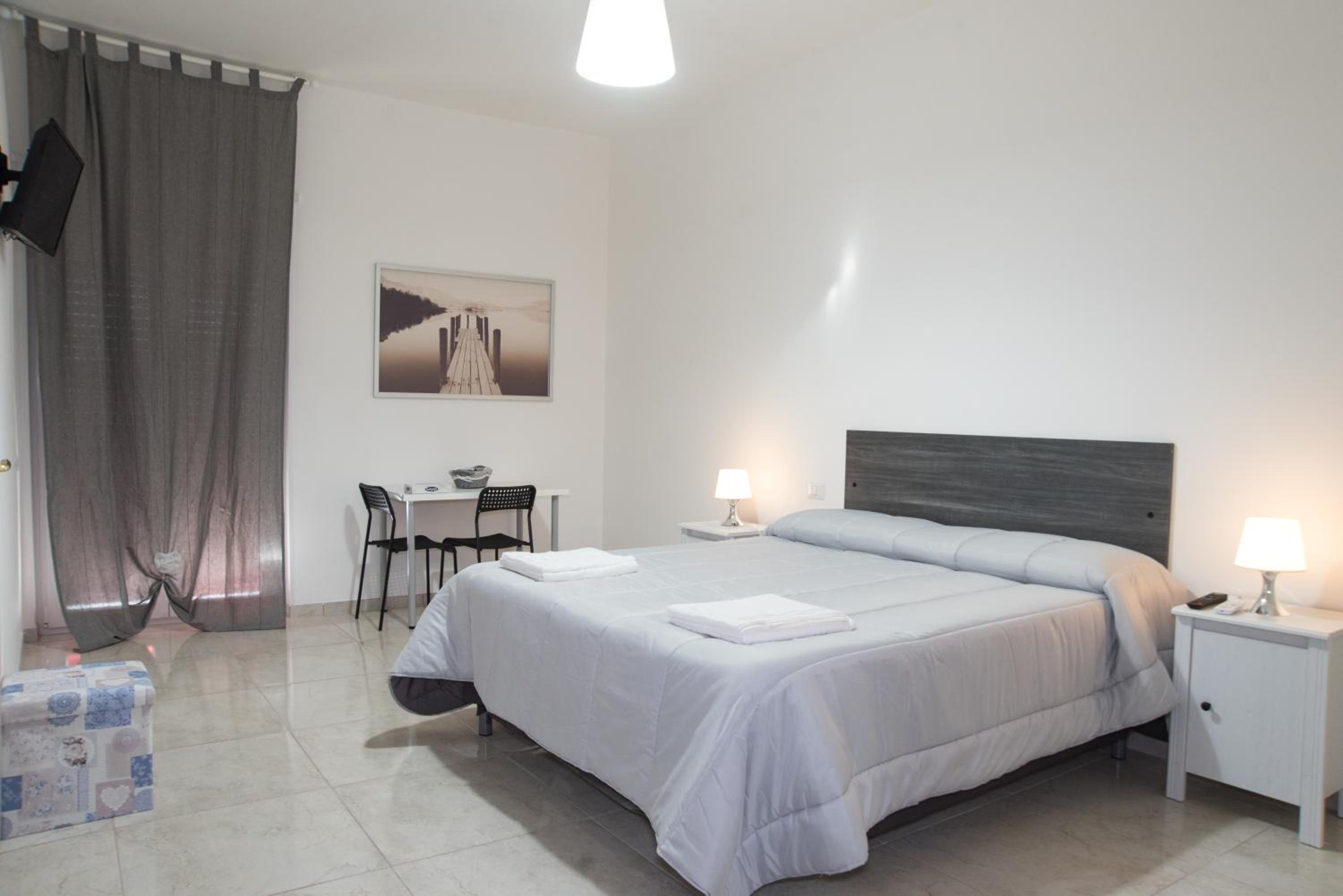 Double Room - Photo 5