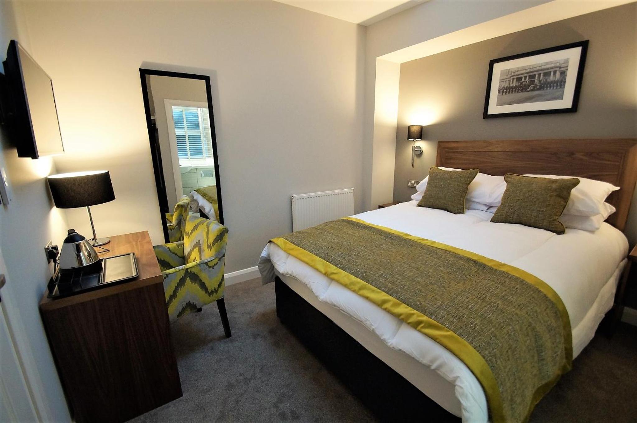 Large Double Room - Photo 3
