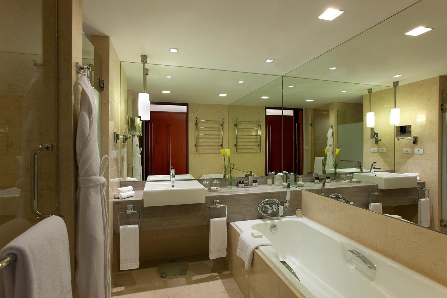 Fairmont Room King photo 2