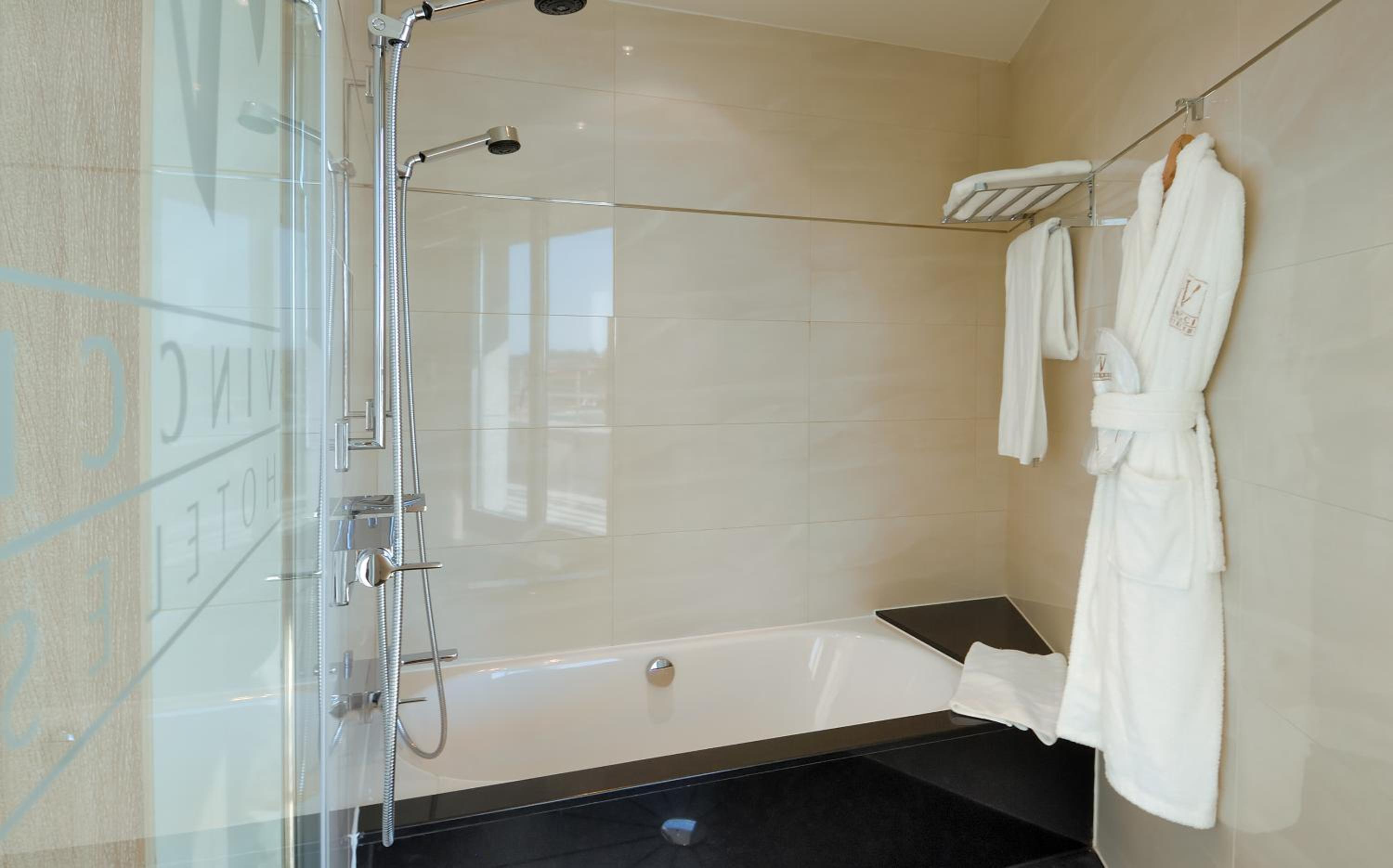 Double Room with Extra Bed - Photo 3