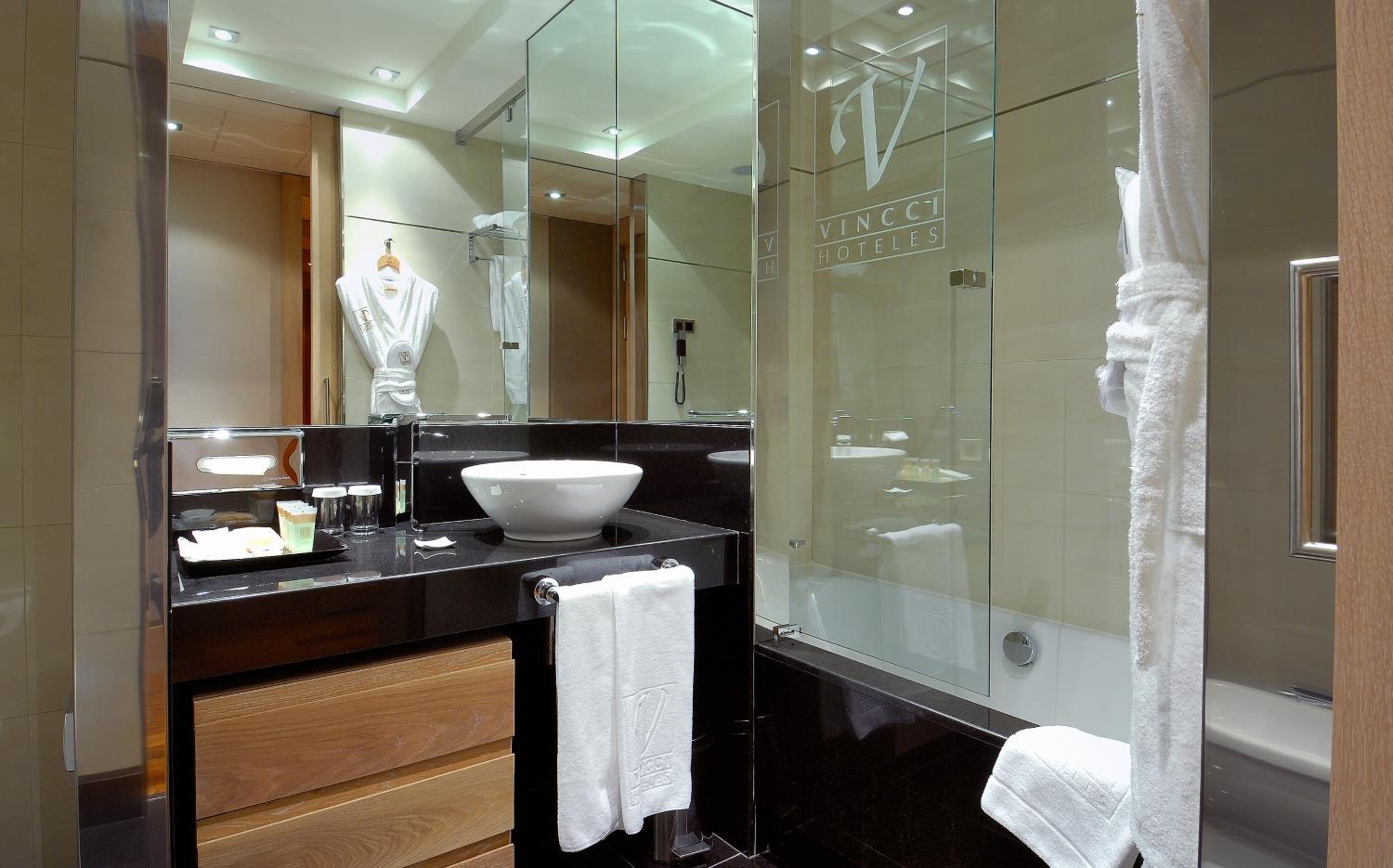 Standard Double or Twin Room - Photo 5