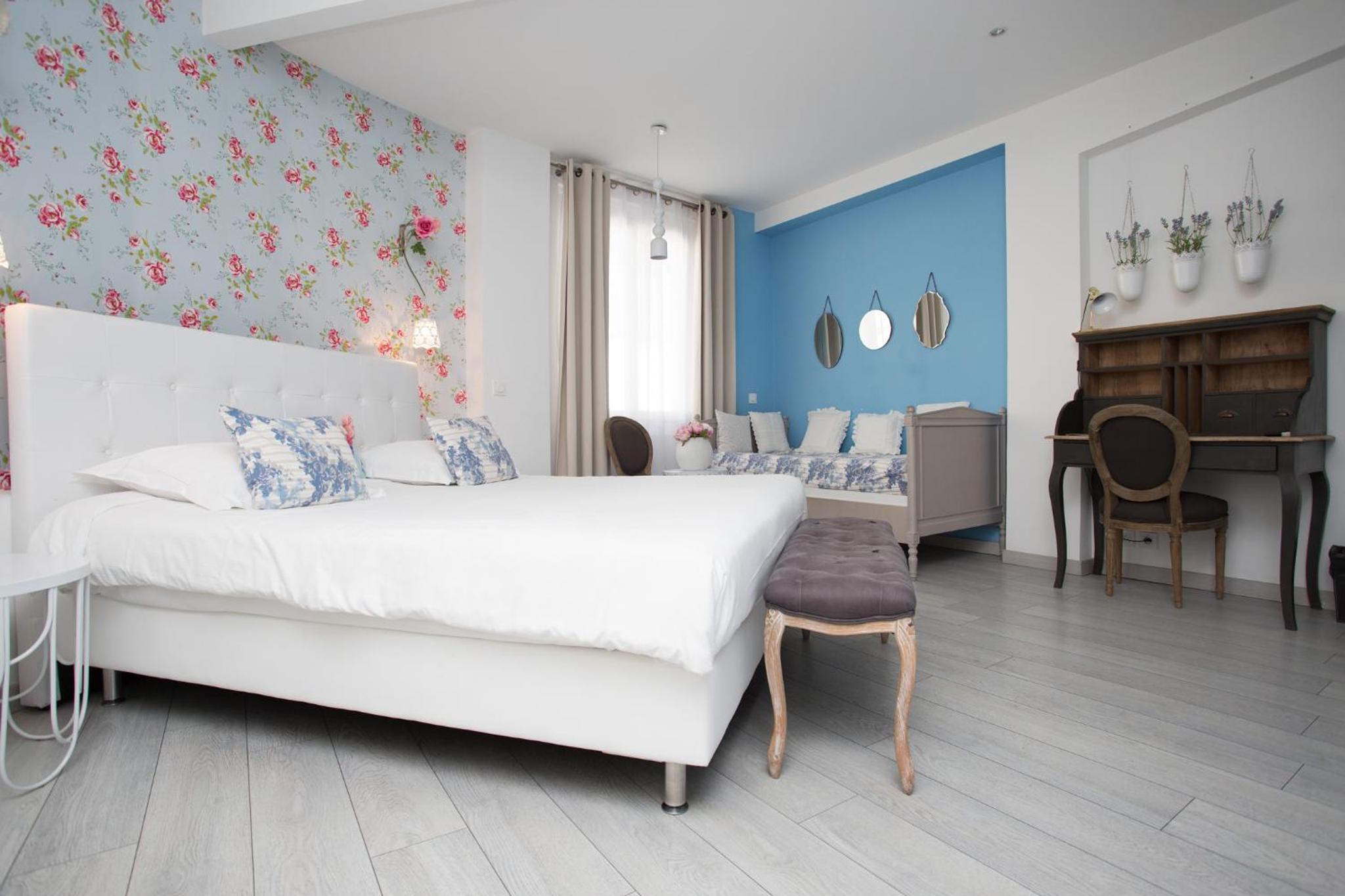 Suite - Photo 12
