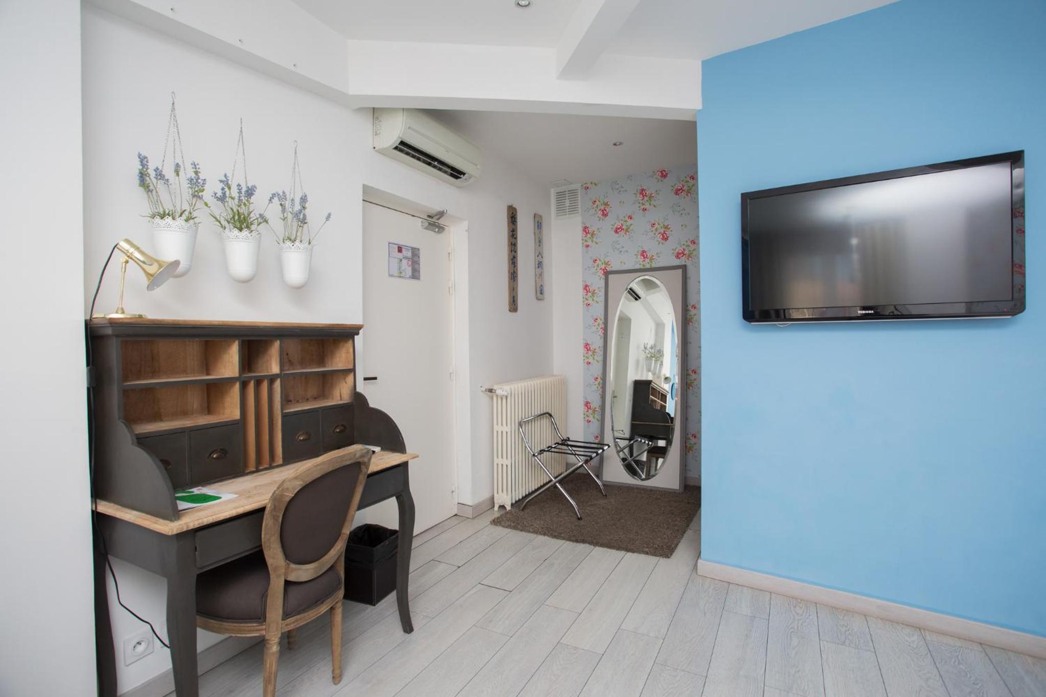 Suite - Photo 11