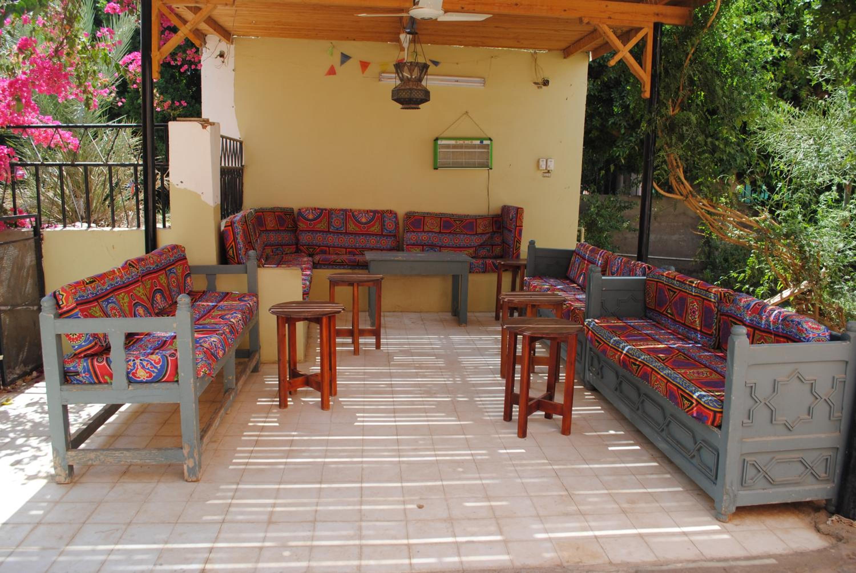 Deluxe Double Room with Private Bathroom With Garden View - Photo 40