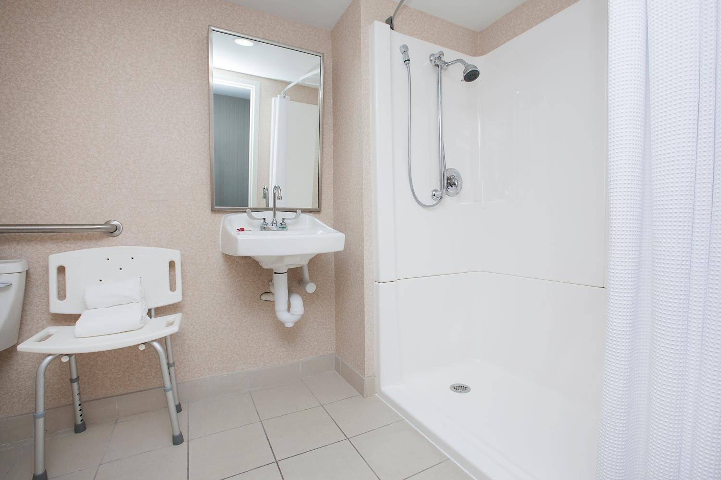 King Room - Disability Access - Photo 3