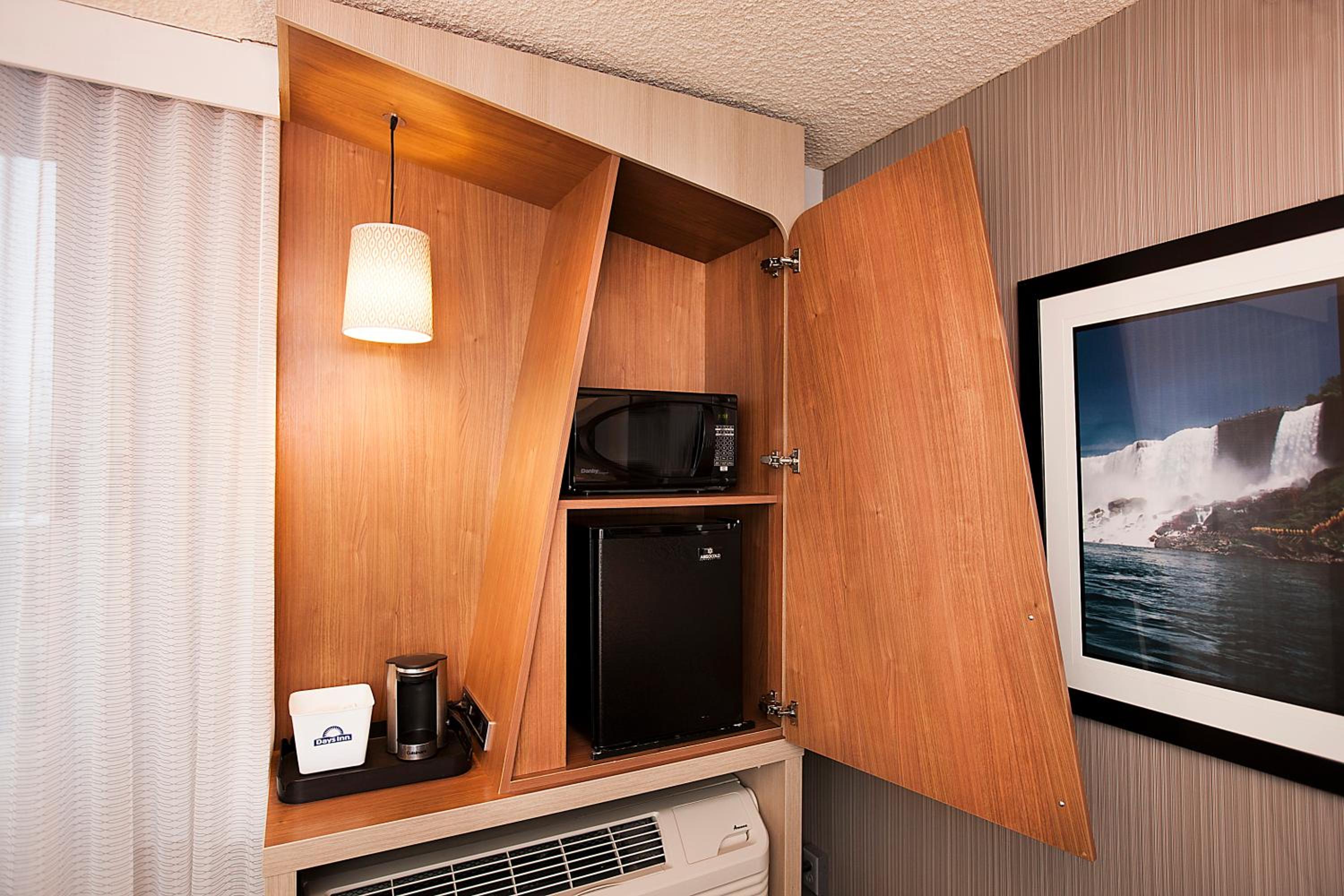 Deluxe Queen Room with Two Queen Beds - Photo 2