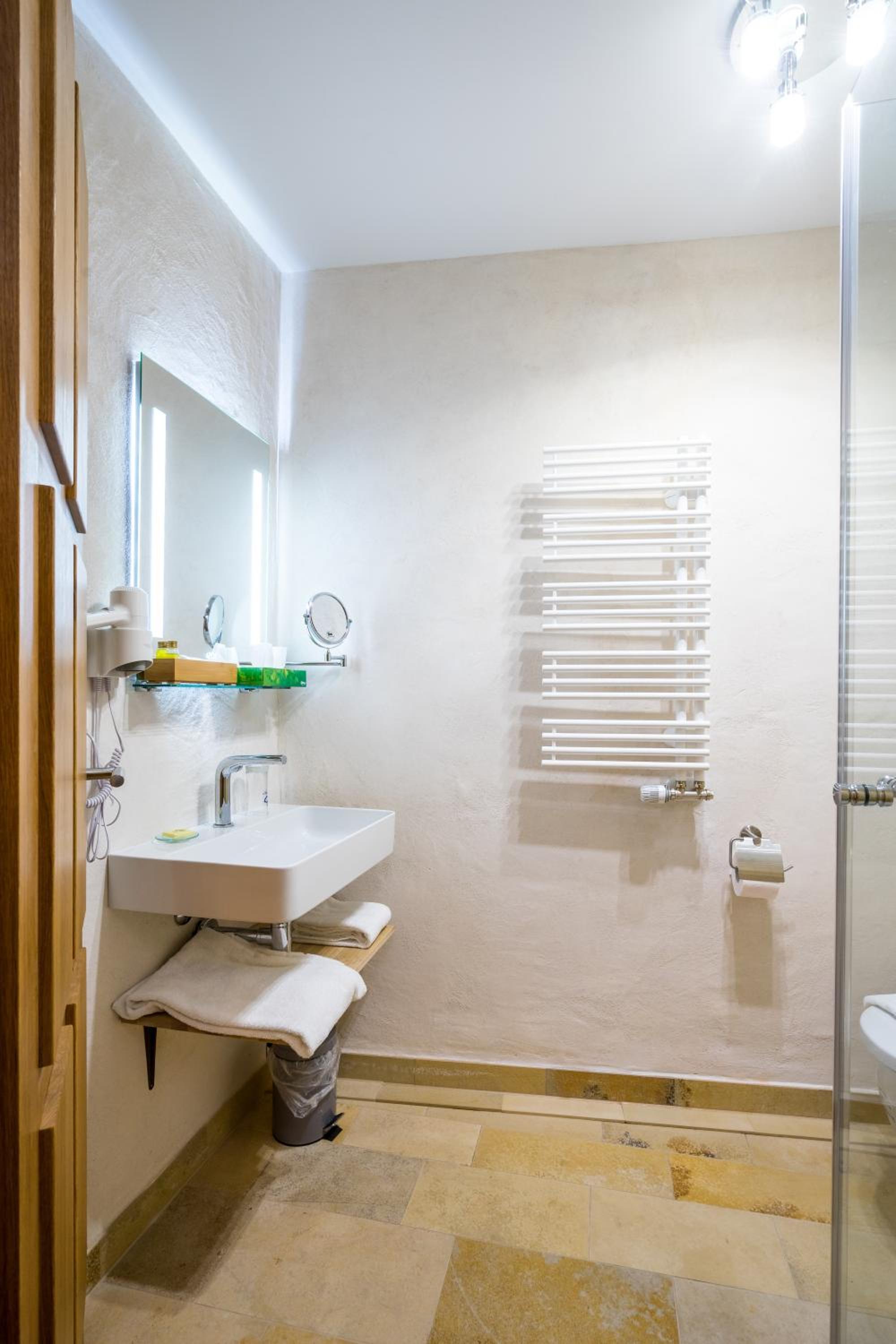 Single Room with Bathroom photo 2