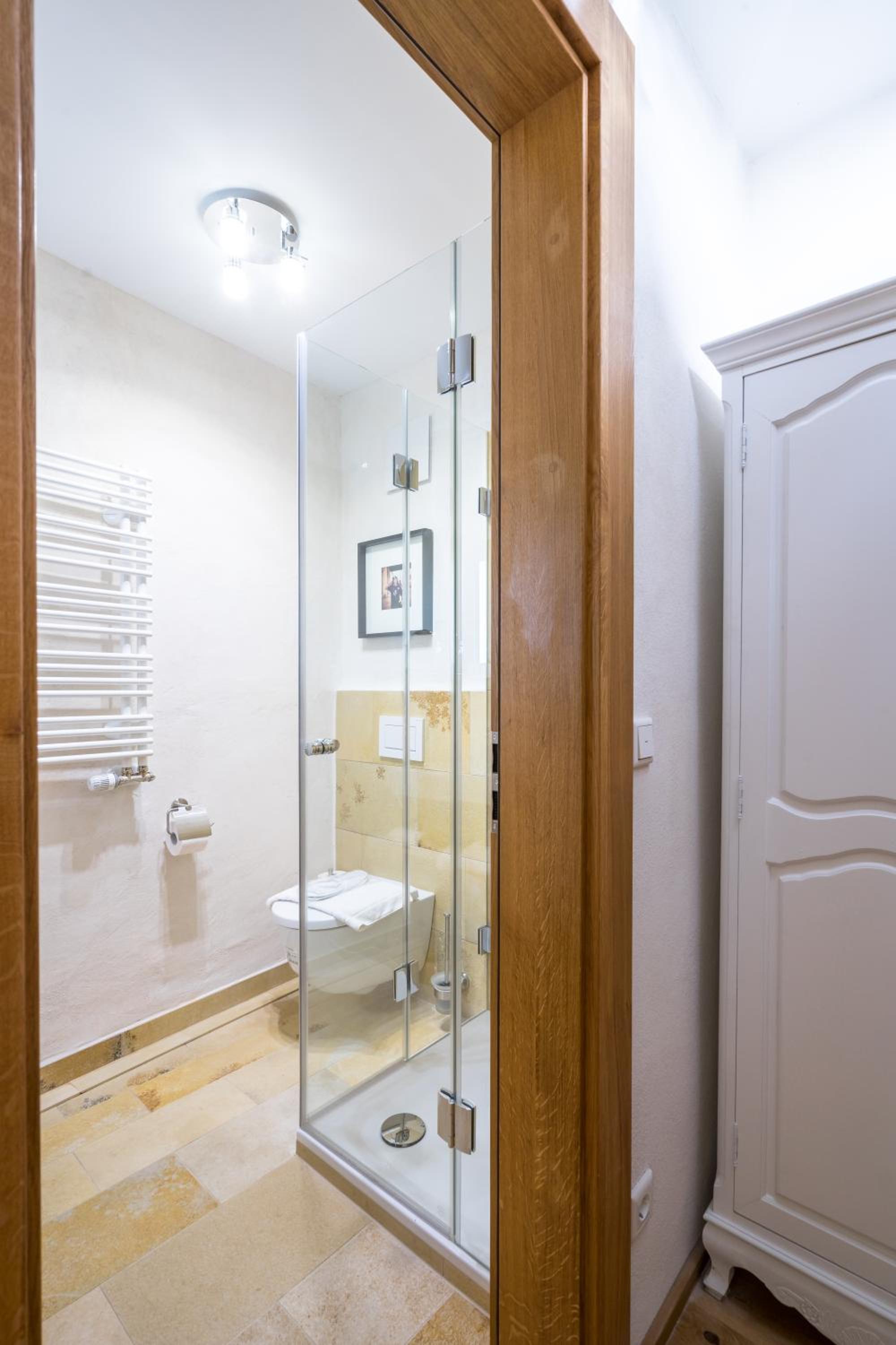 Single Room with Bathroom photo 3