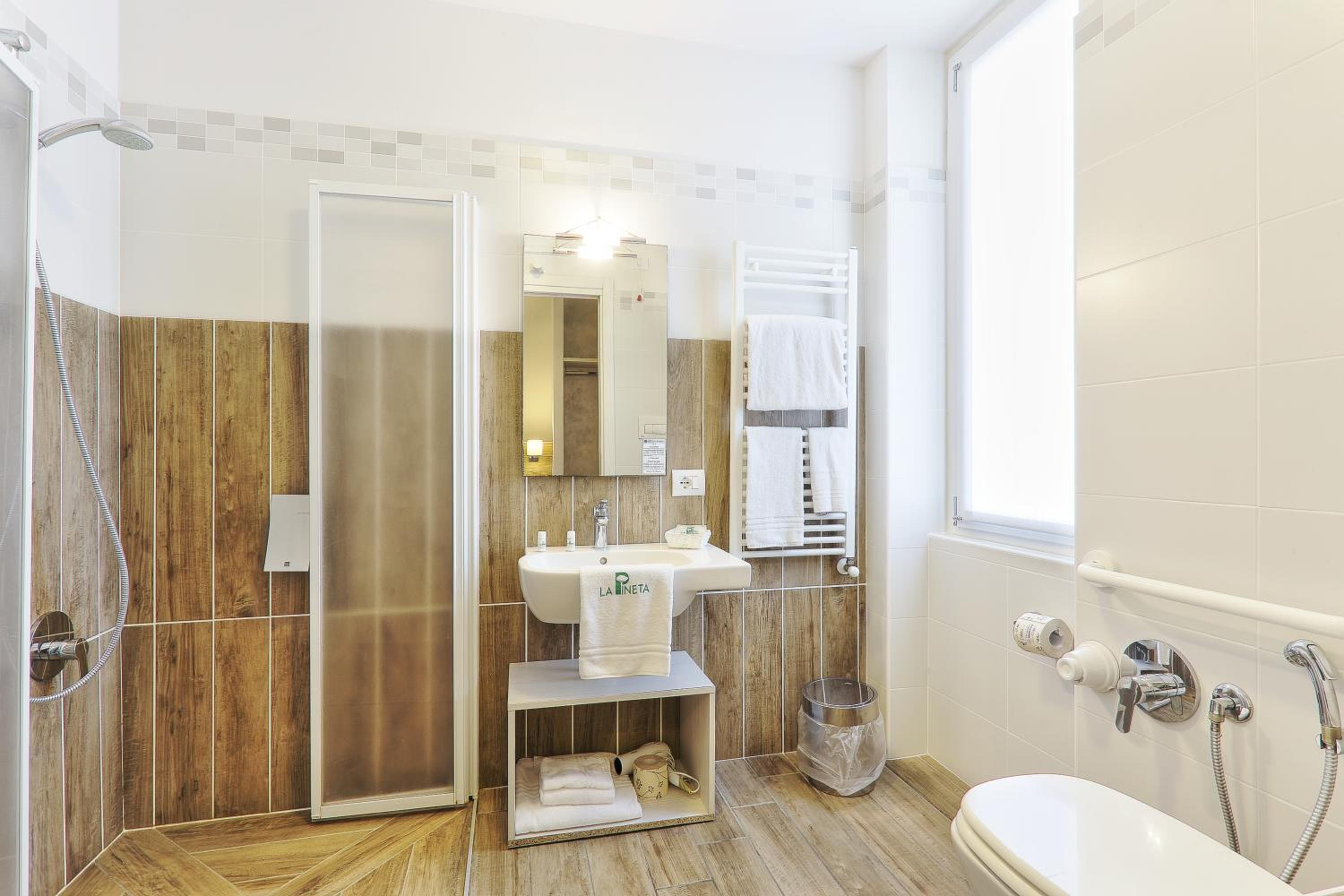 Standard Double or Twin Room photo 2