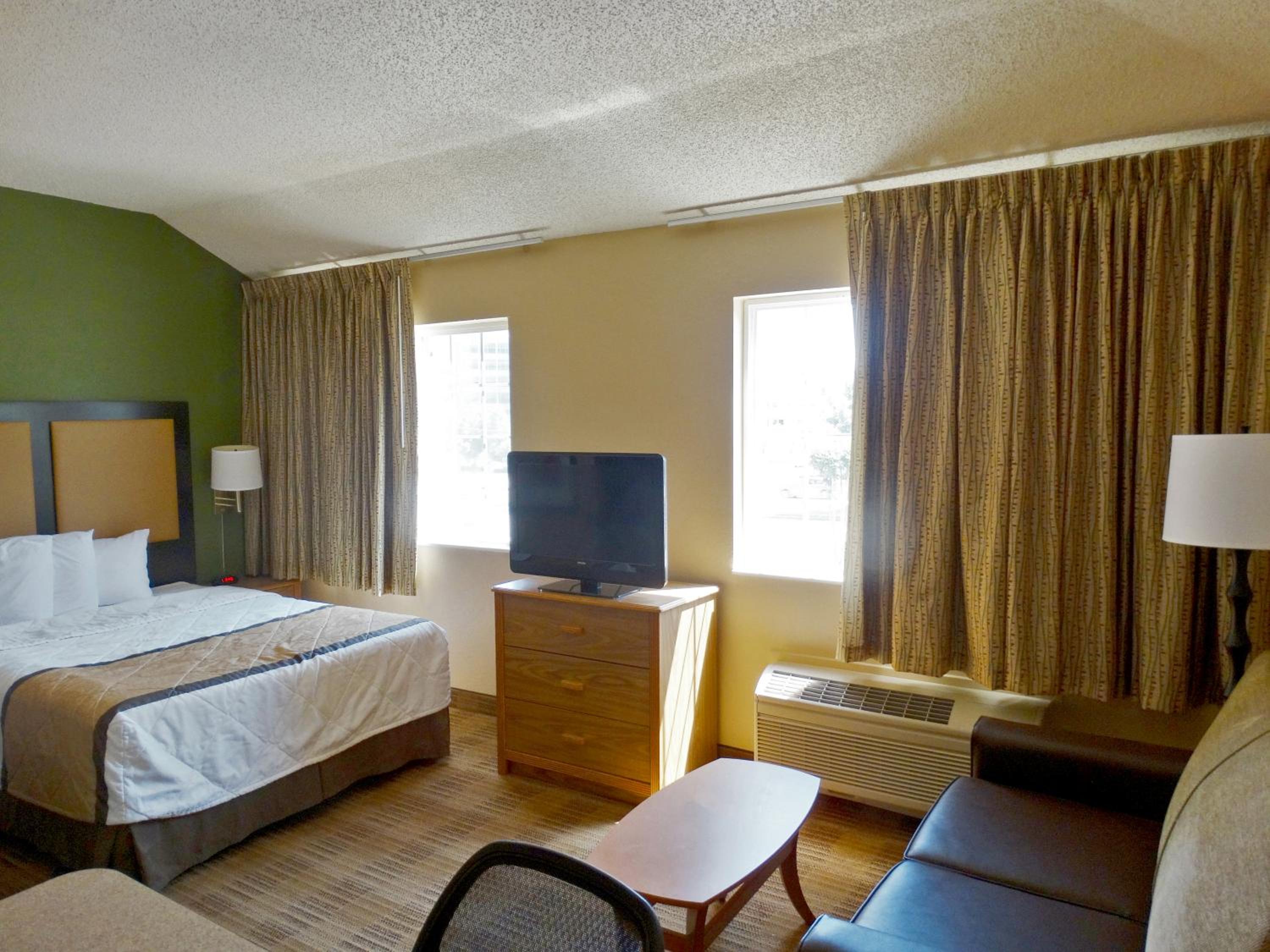 Studio with 2 Queen Beds - Non-Smoking - Photo 6