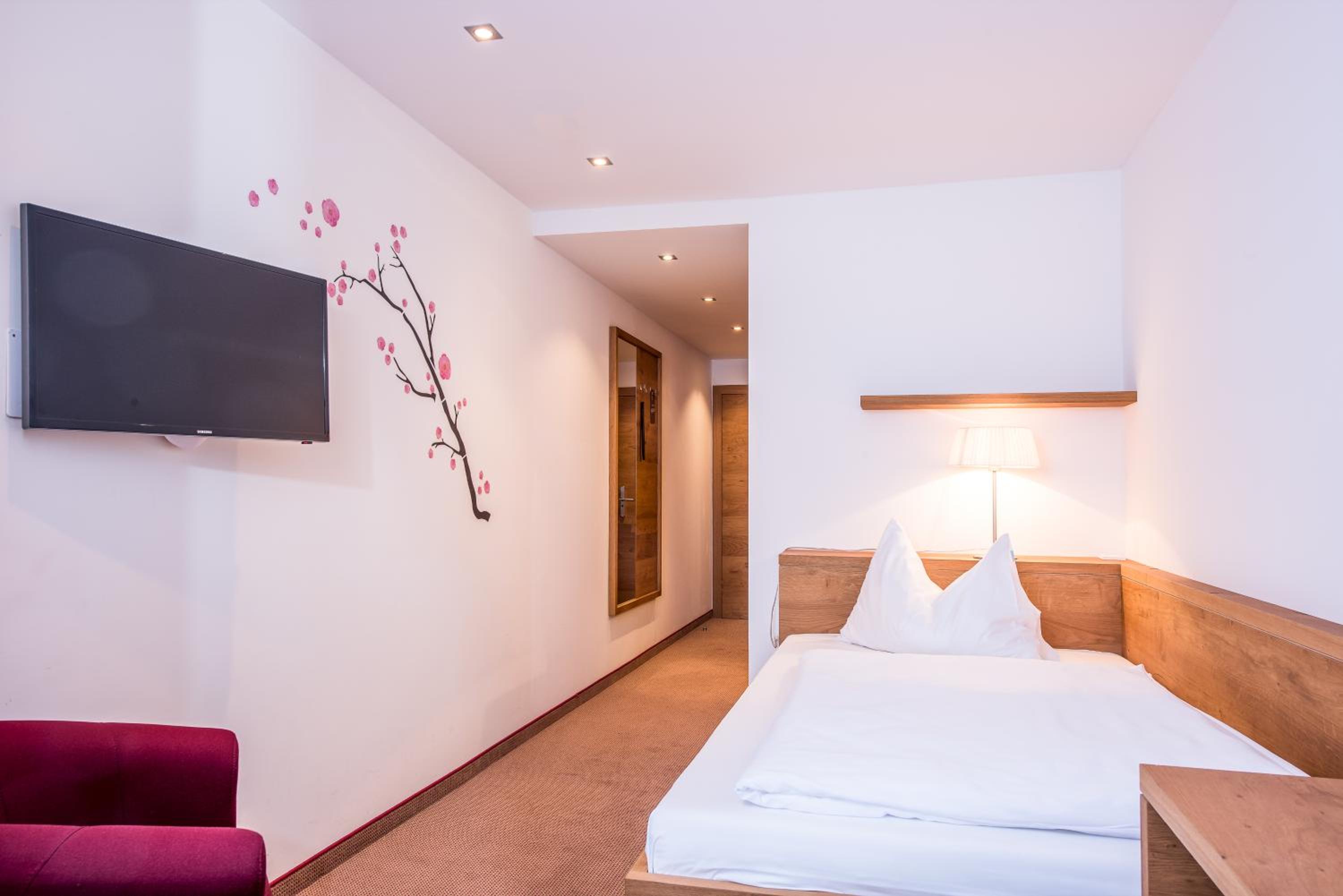 Single Room with Balcony photo 2