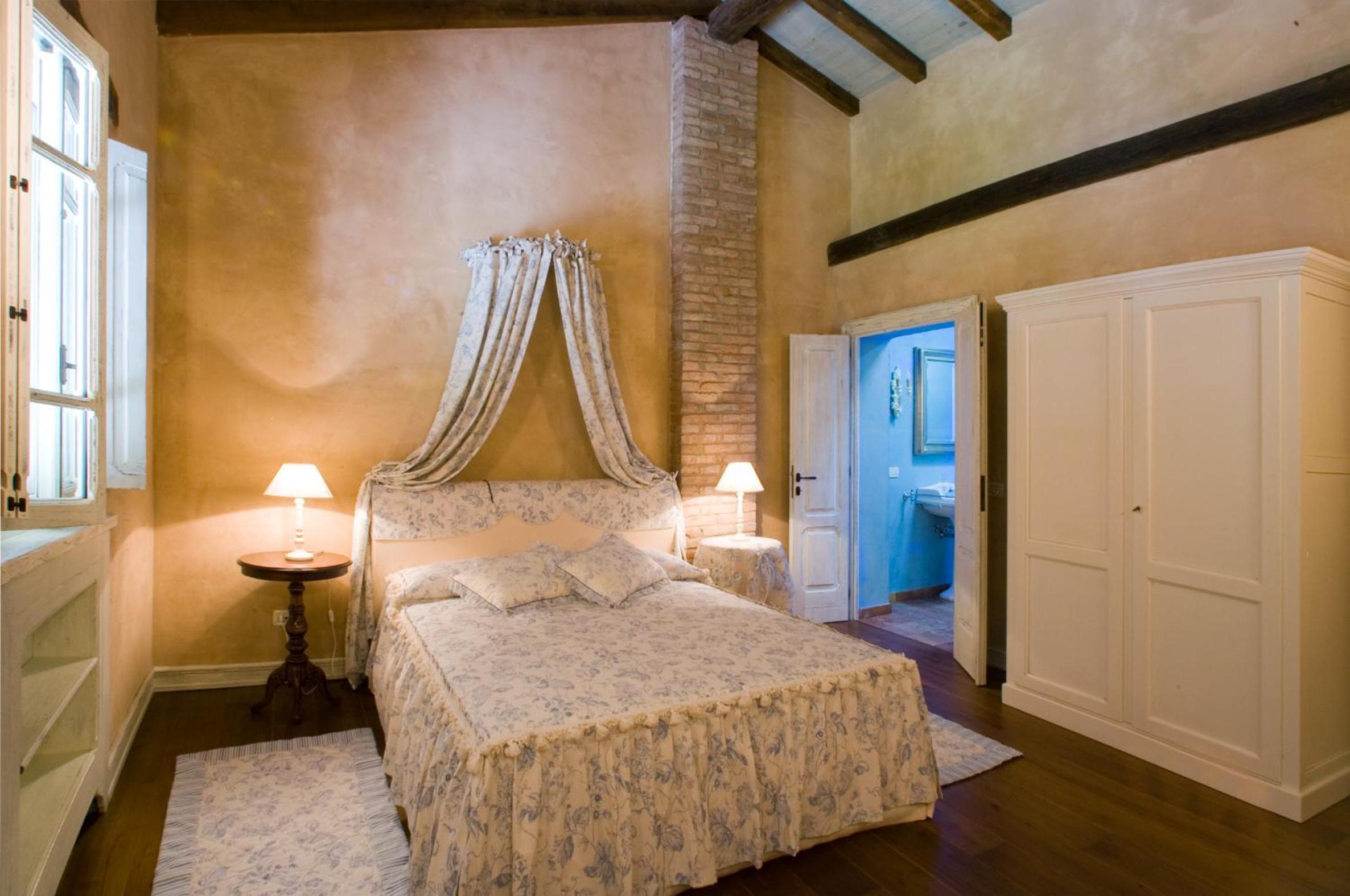 Double Room with Private Bathroom photo 1