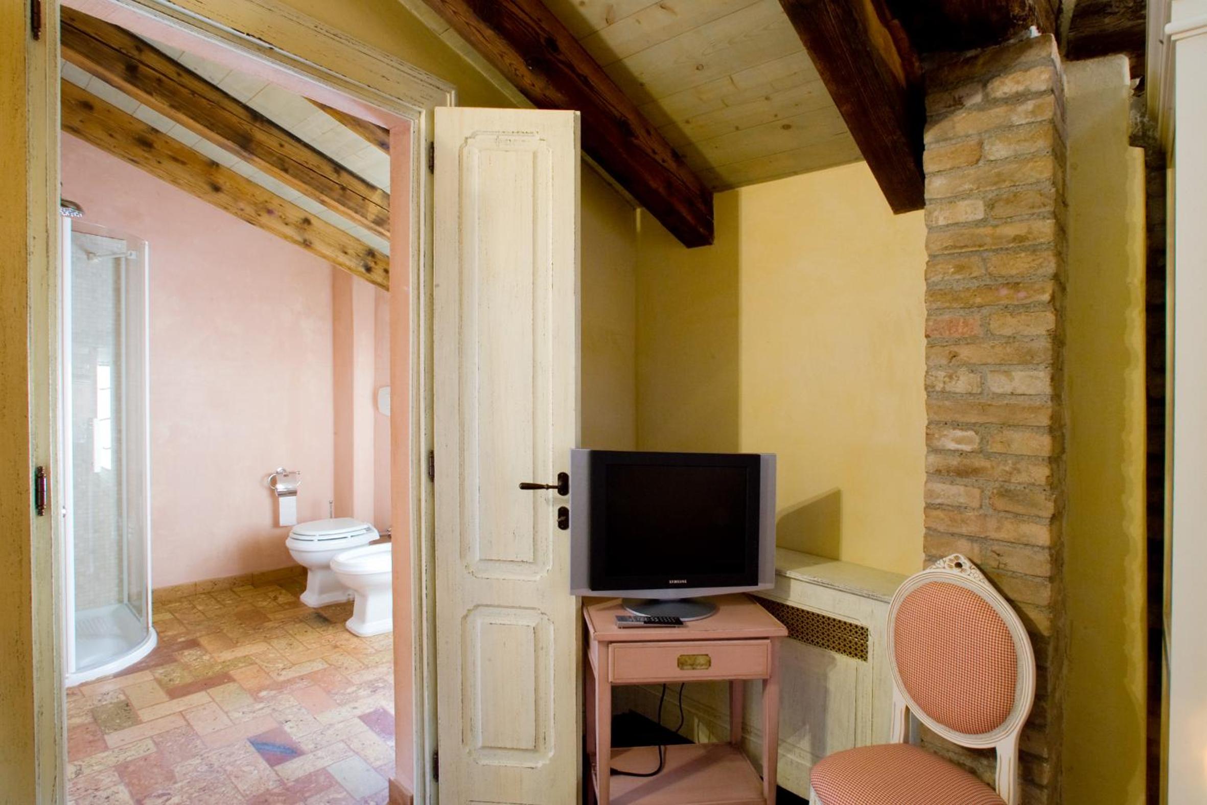 Triple Room with Private Bathroom photo 3