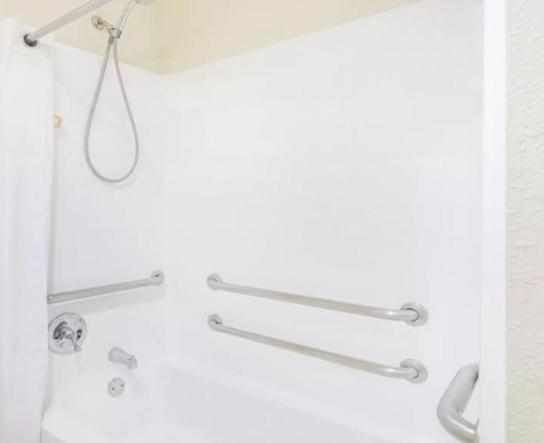 King Room - Mobility Access/Non-Smoking - Photo 3