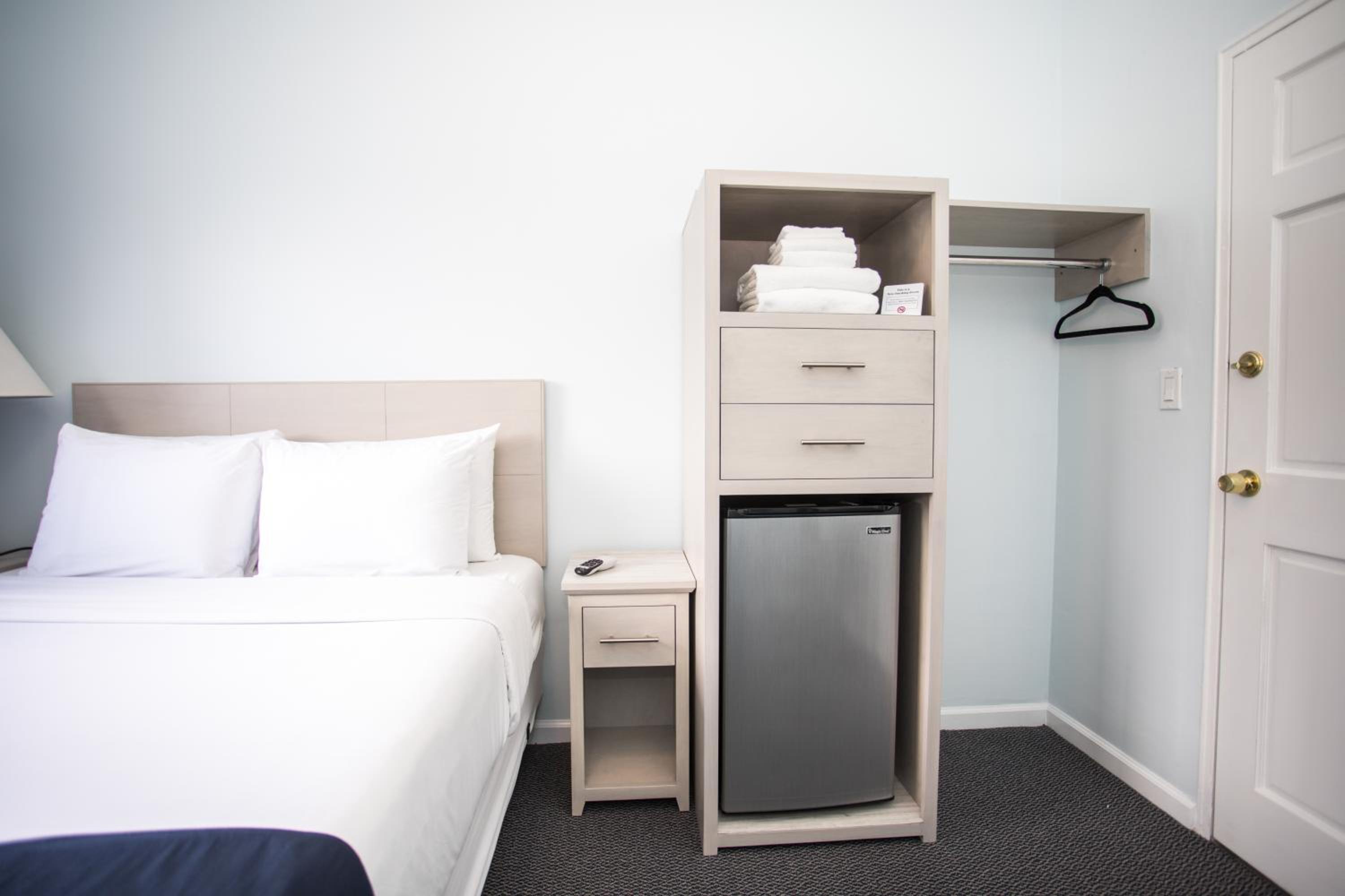 Queen Room with Private Bathroom