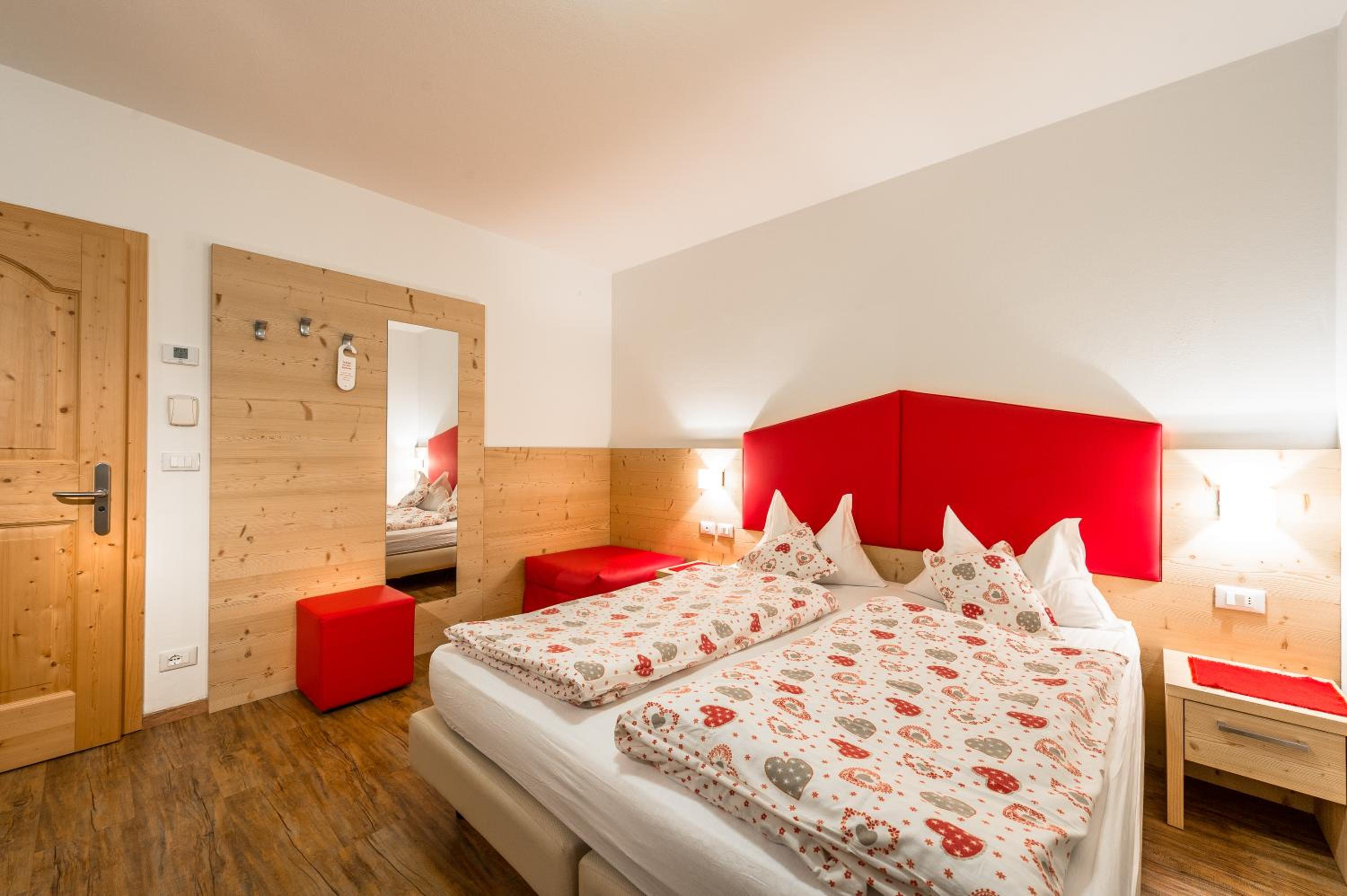 Double or Twin Room with Mountain View