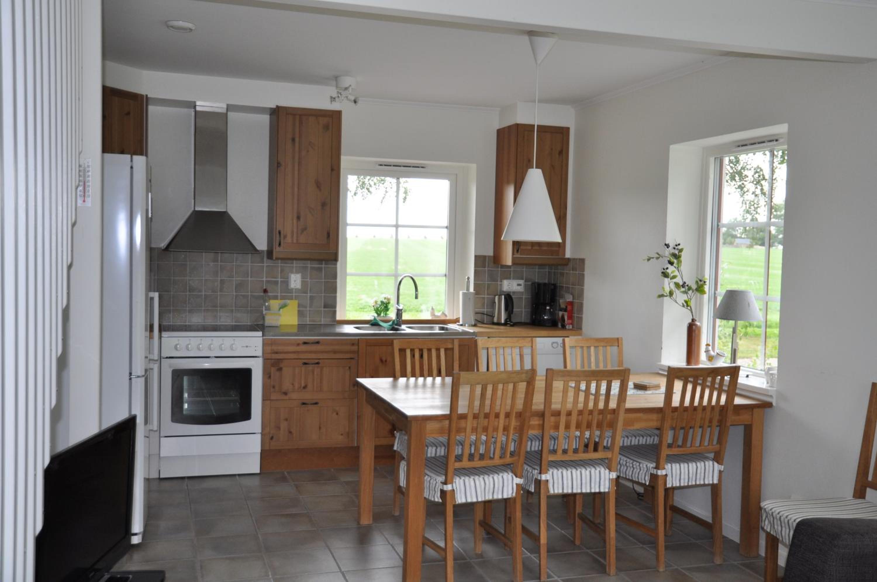 Three-Bedroom Apartment (6 Adults) - Photo 3
