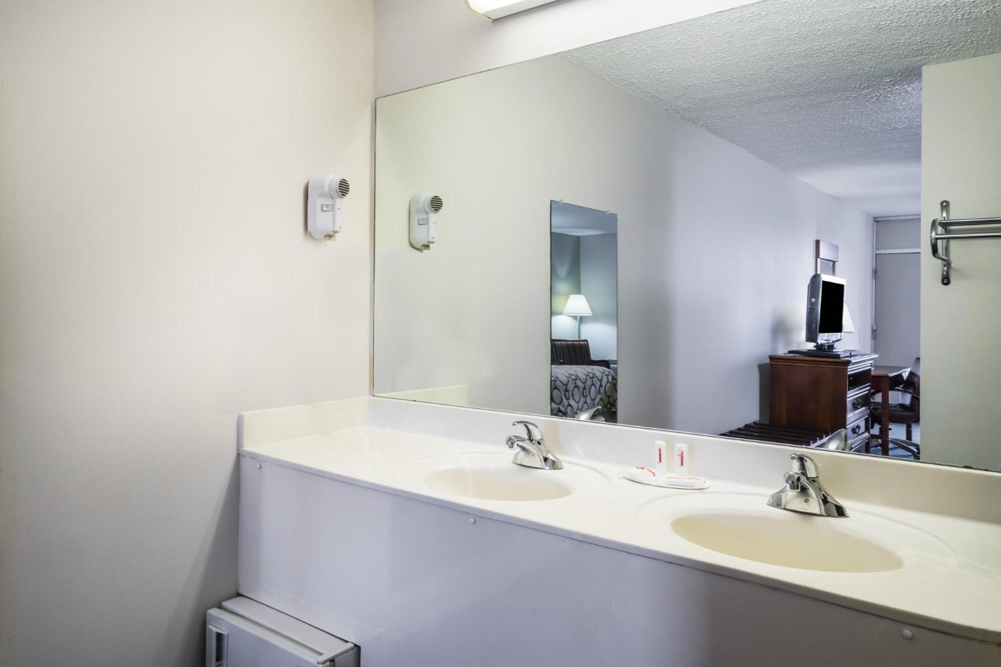 King Studio Suite - Non-Smoking - Photo 4