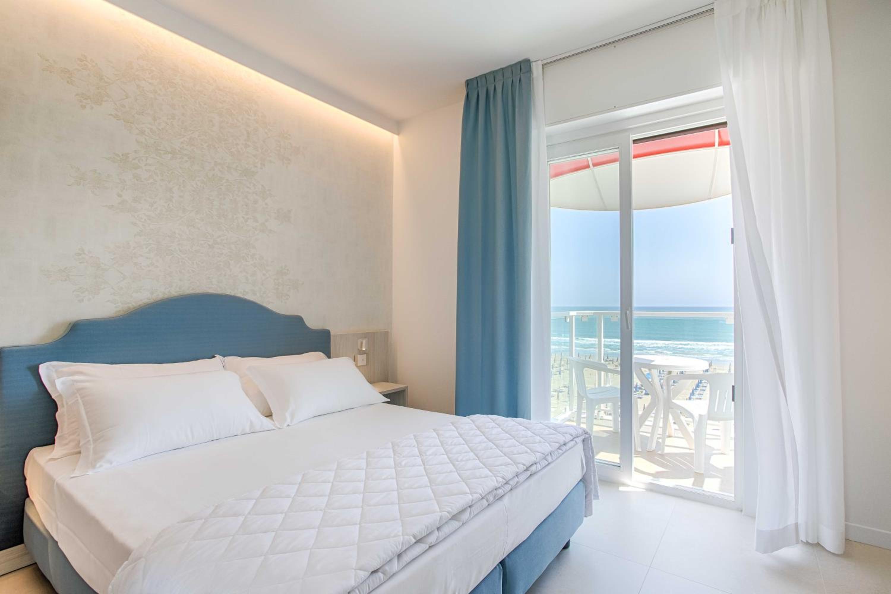 Triple Room with Sea View