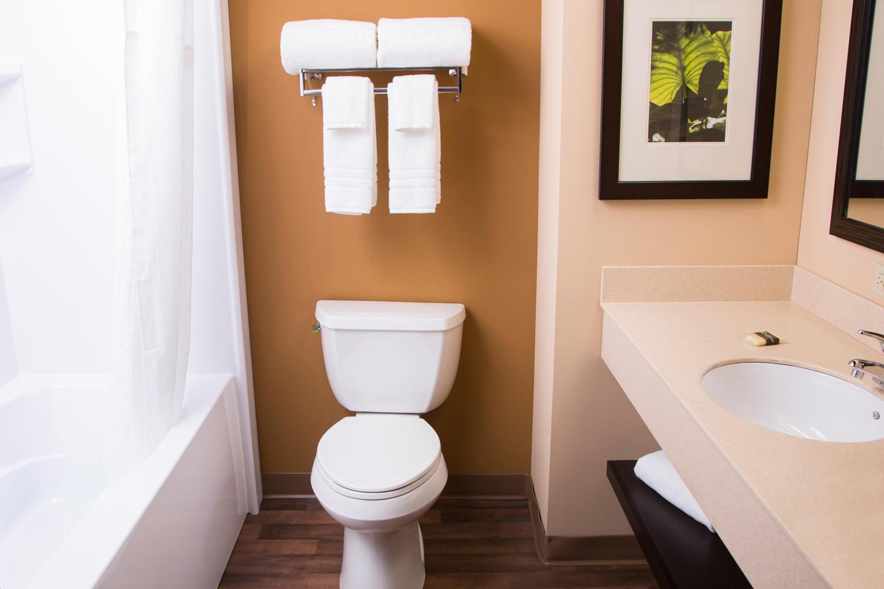 1 Queen Bed | Suite, Non-Smoking, Kitchen - Photo 6