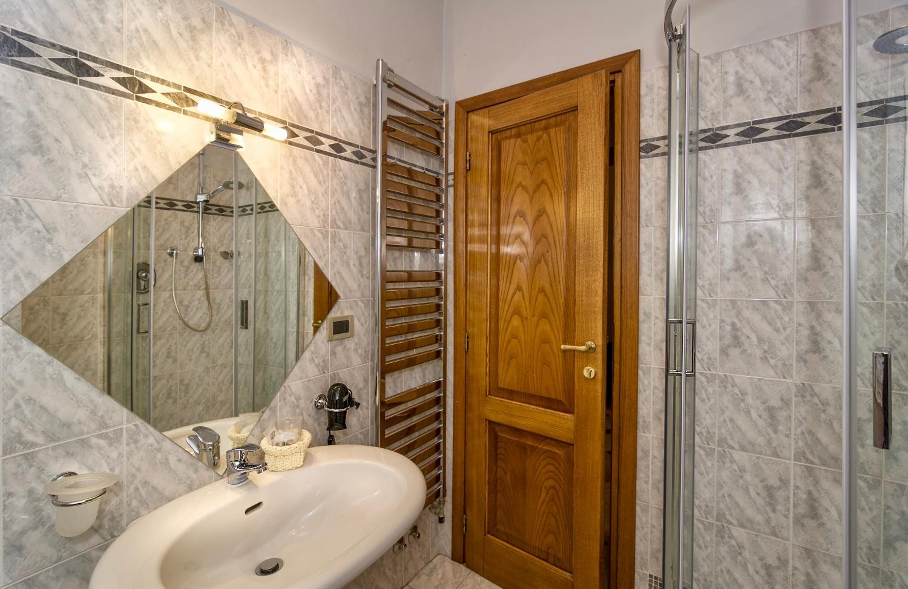 Double or Twin Room with Private External Bathroom photo 2