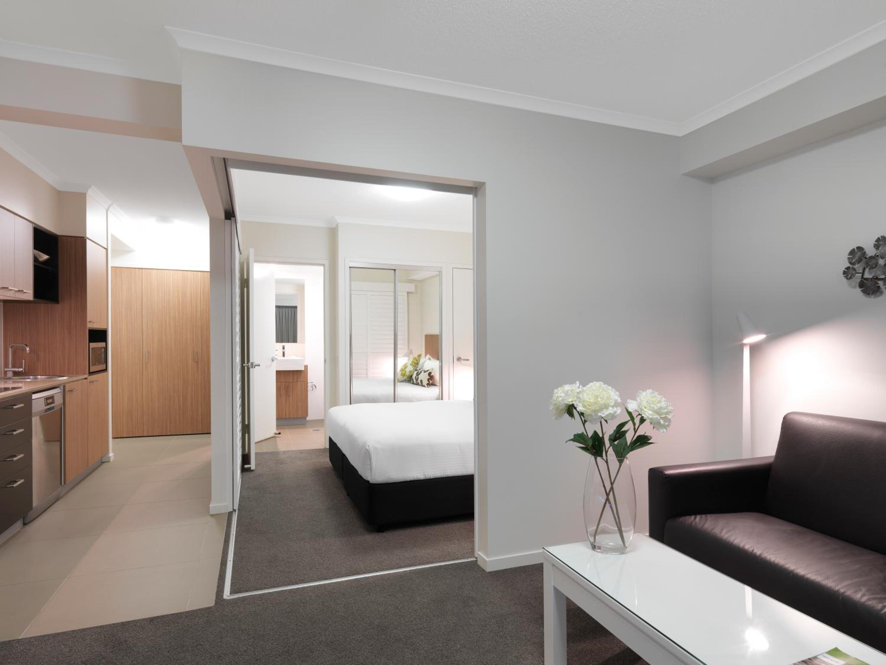 One-Bedroom Apartment - No Housekeeping photo 3
