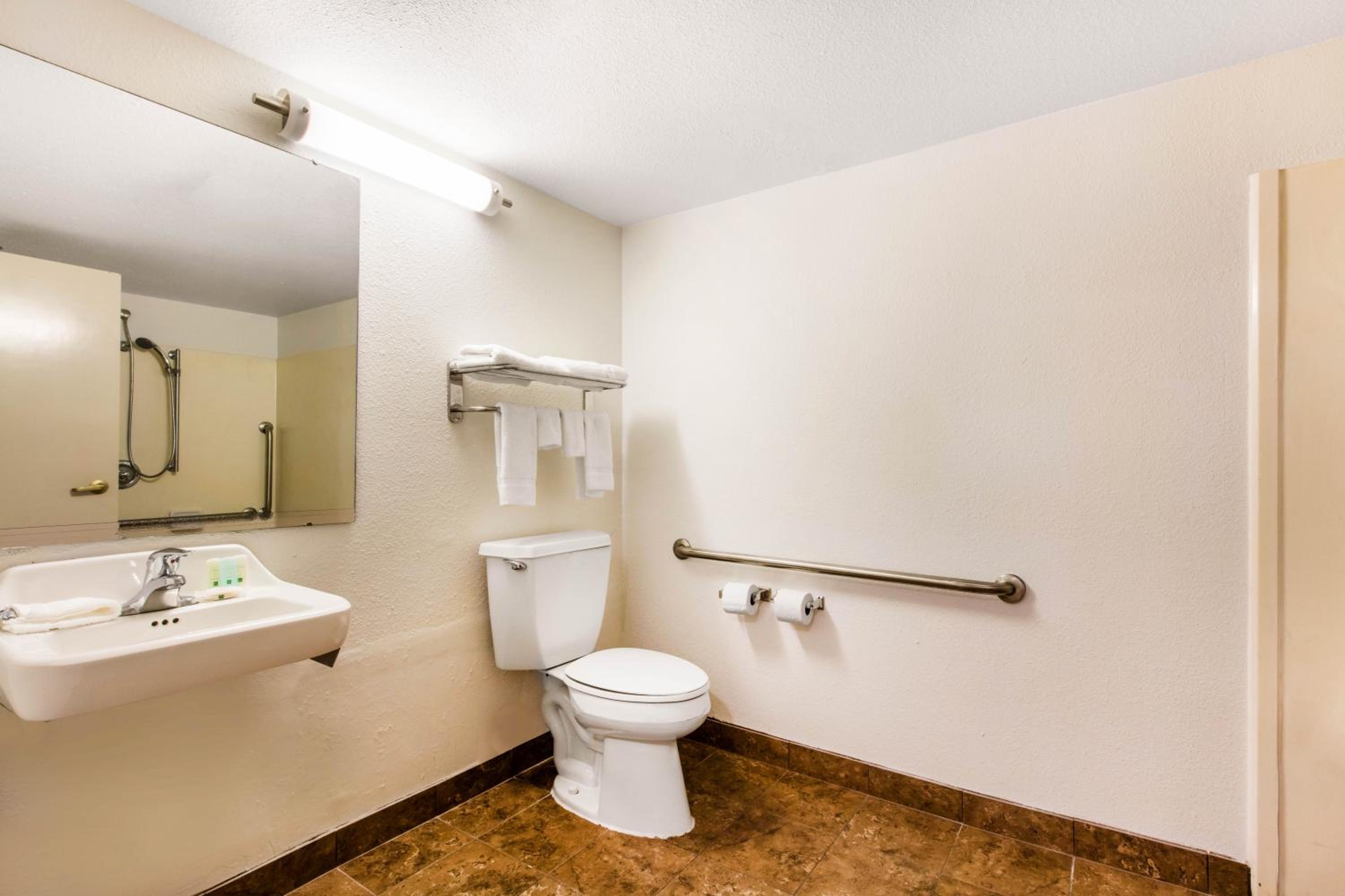 King Room - Disability Access/Non-Smoking - Photo 3