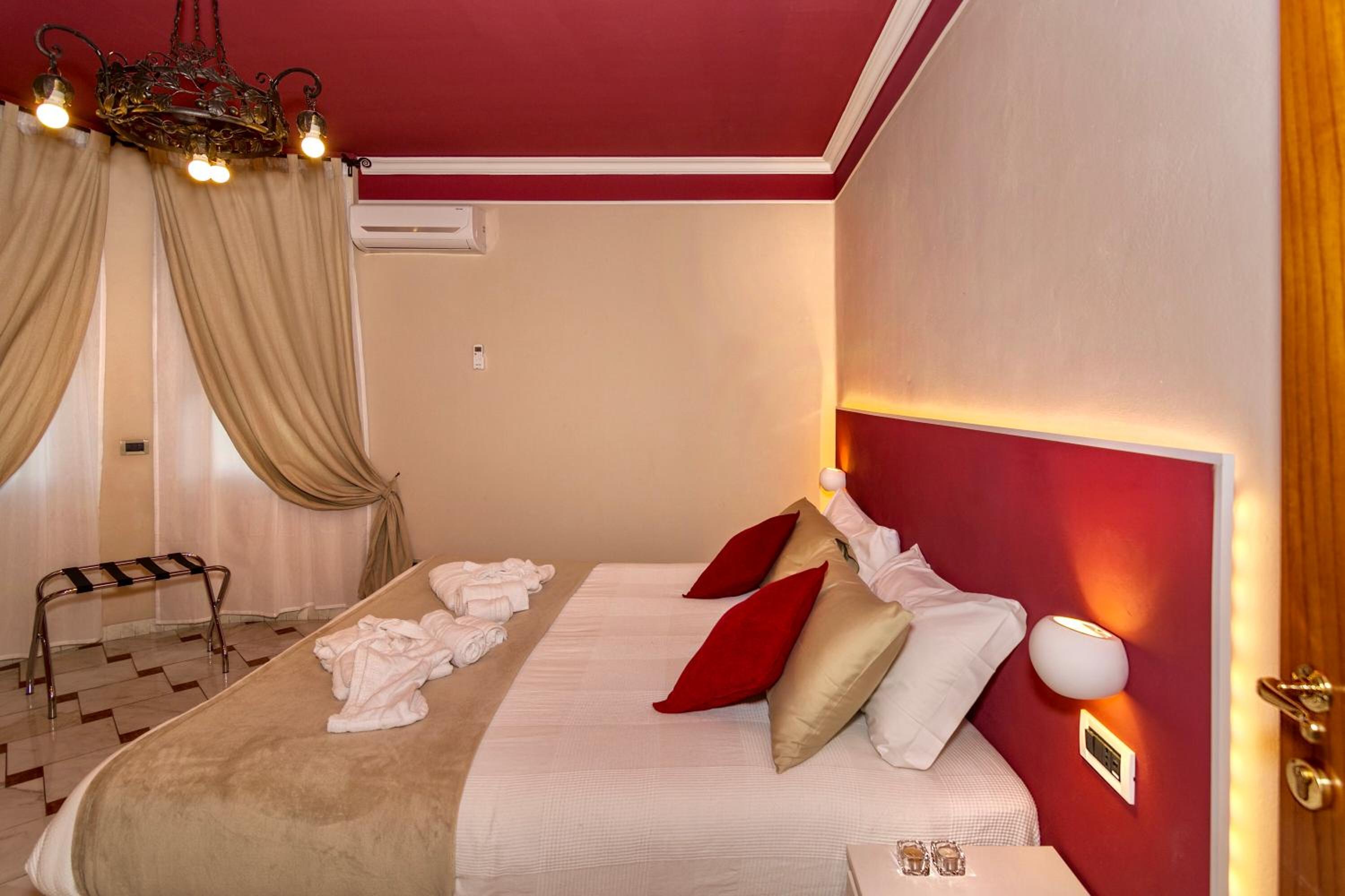 Double or Twin Room with Private External Bathroom photo 2