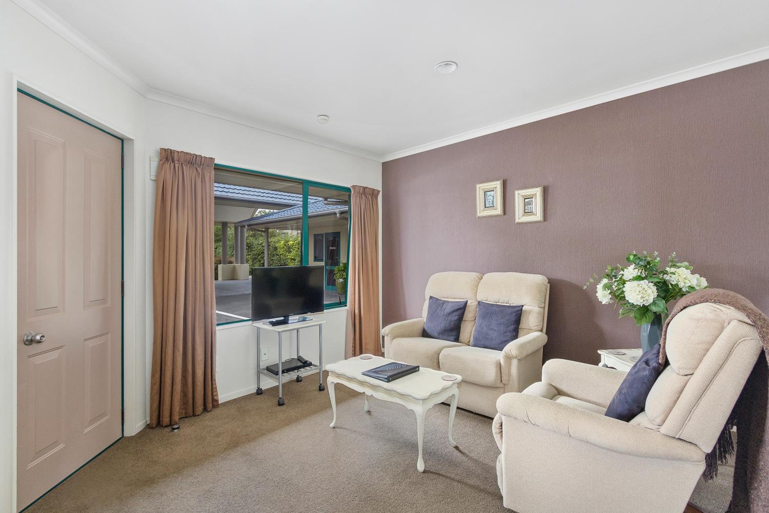 One-Bedroom Apartment - Photo 3