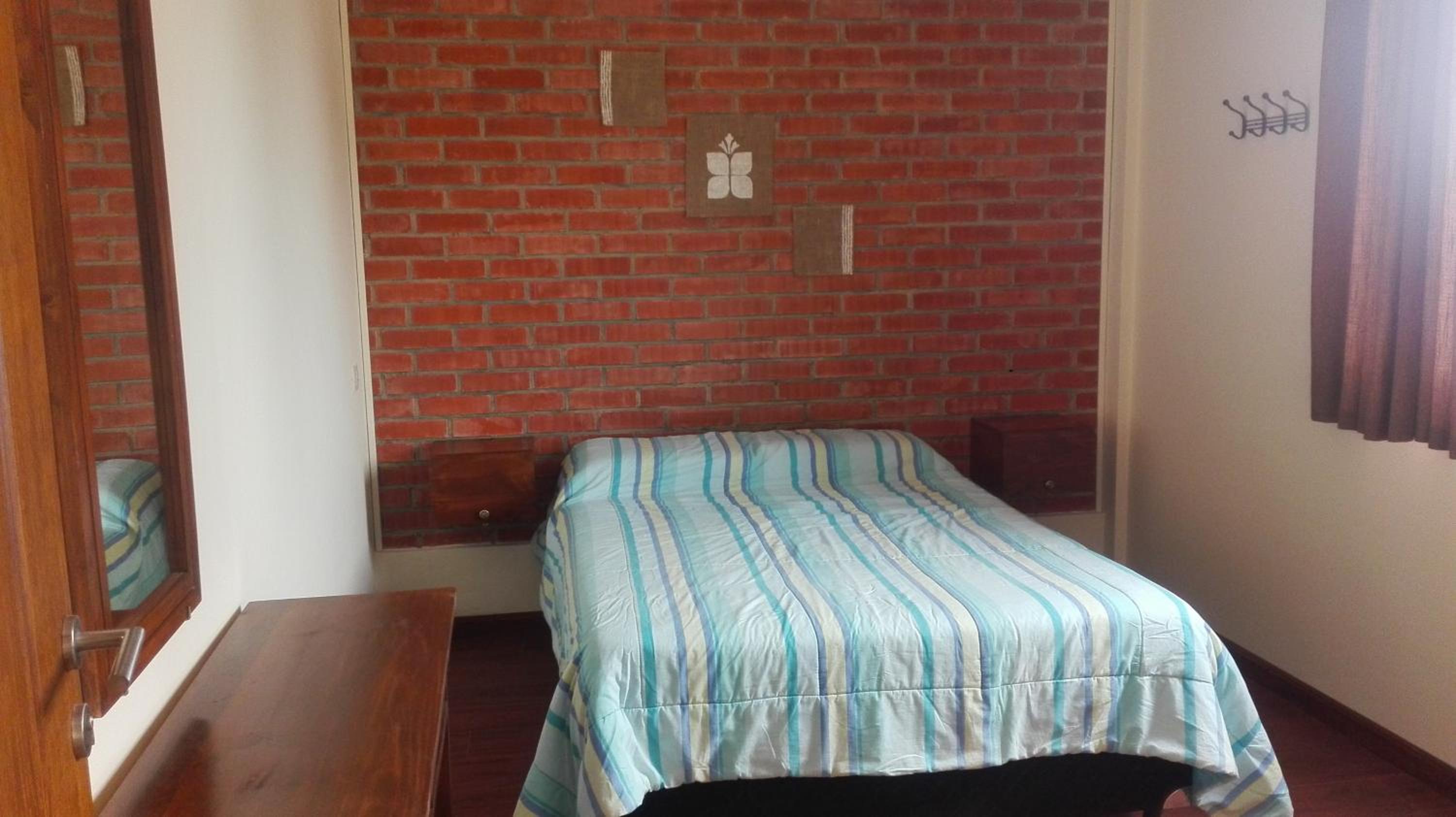 Queen Room with Shared Bathroom photo 3