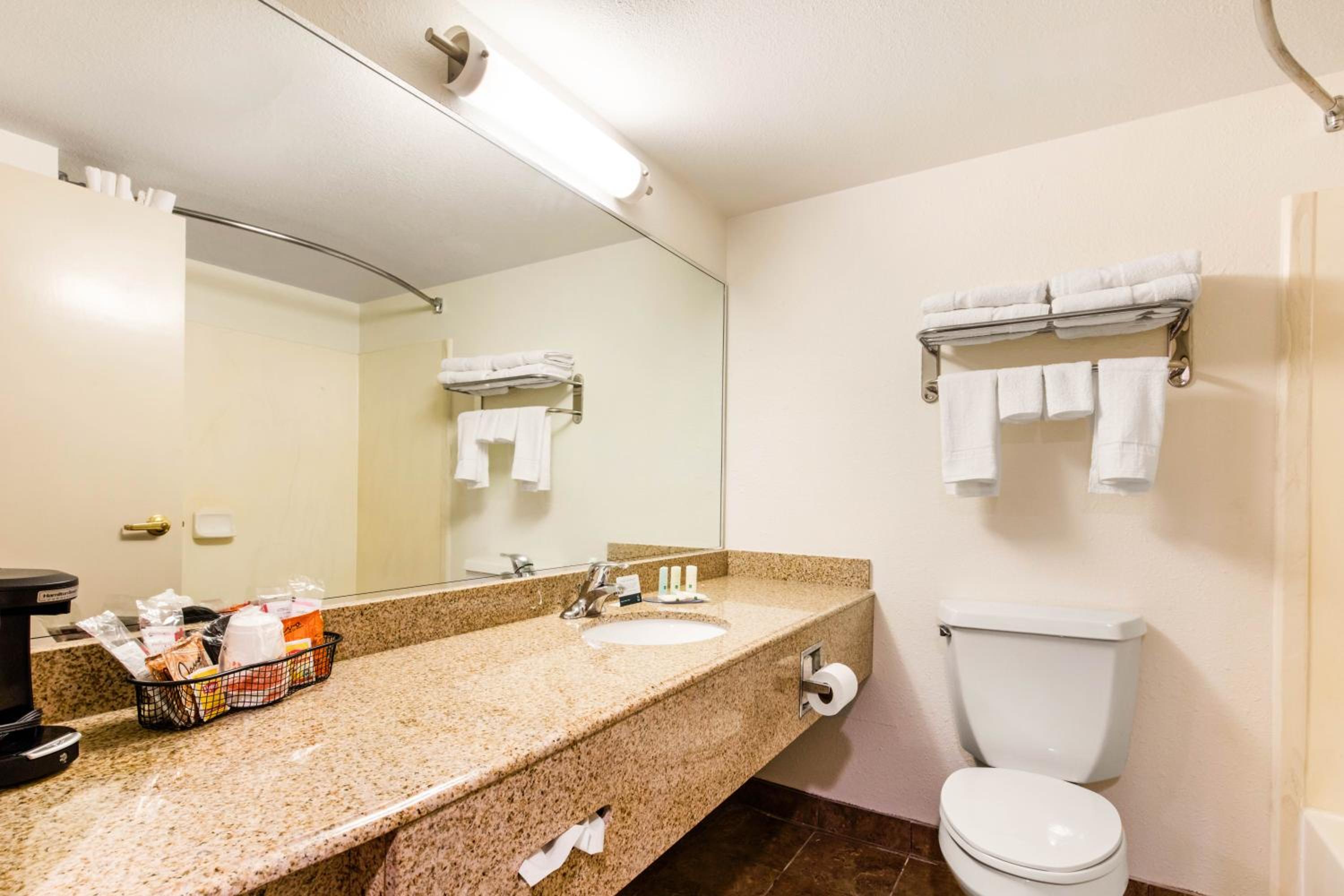 King Room - Non-Smoking - Photo 3