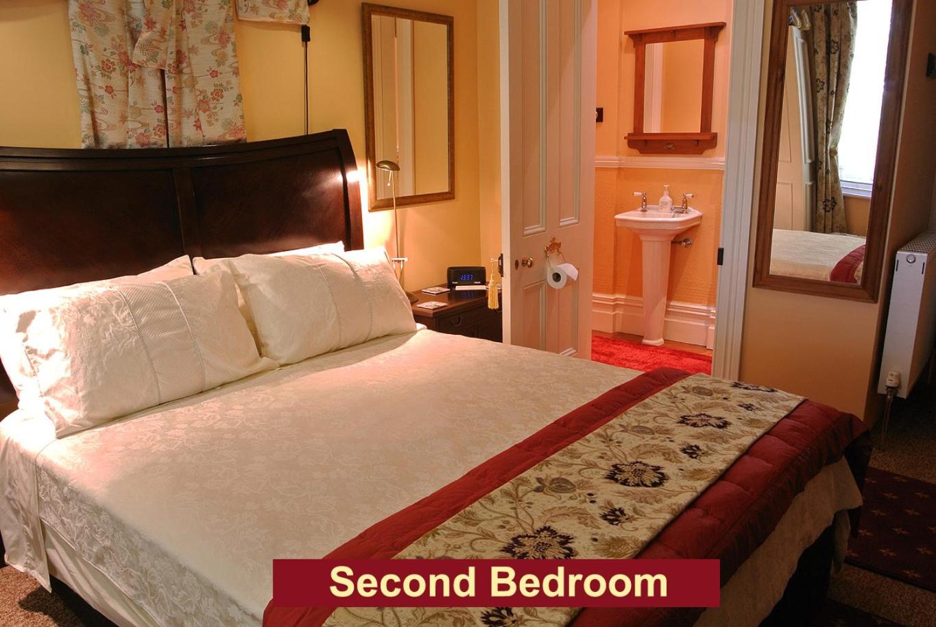 Two-Bedroom Suite - Photo 3