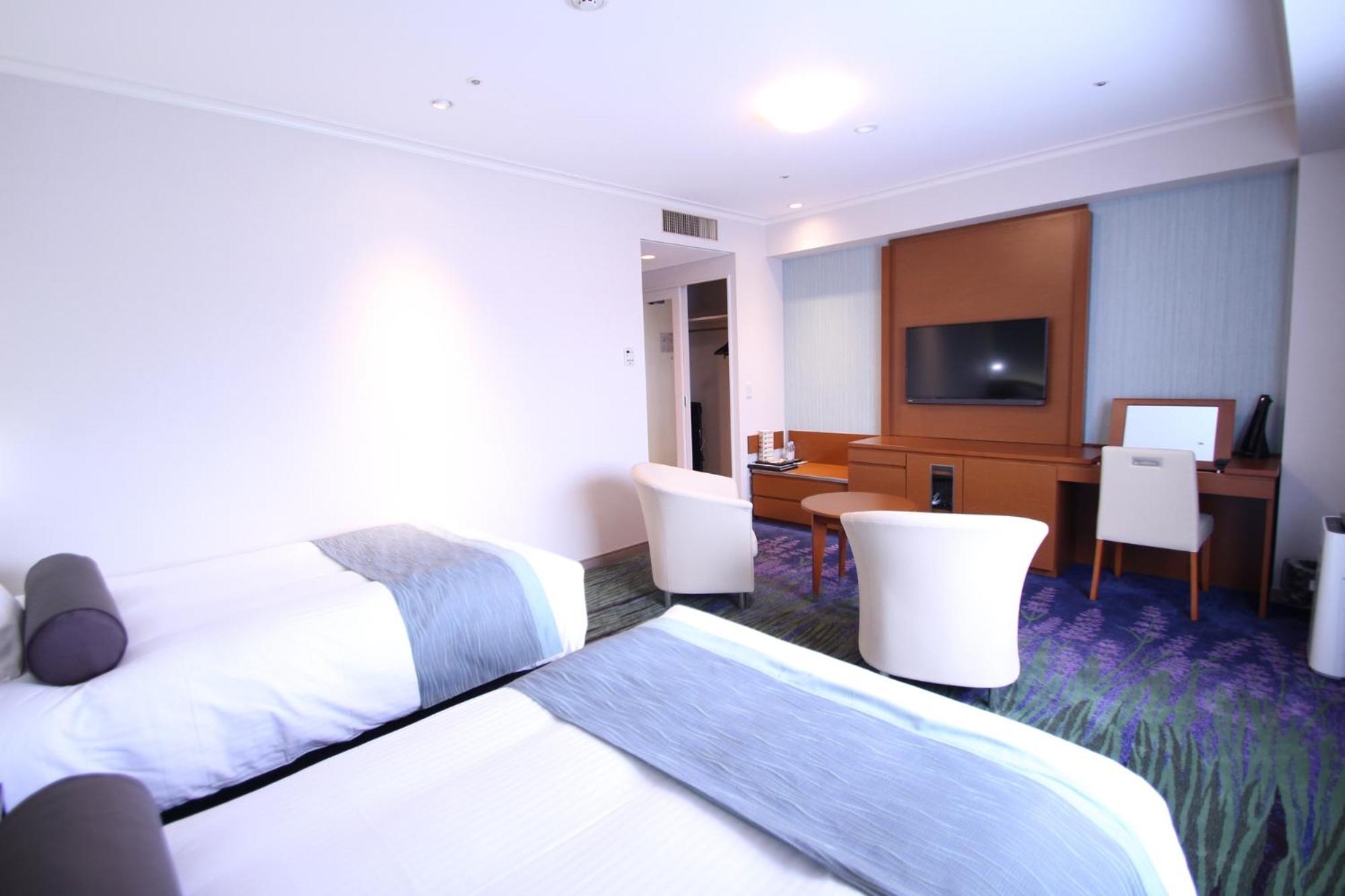 Stylish Twin Room - Non-Smoking - Premium Floor - Photo 12