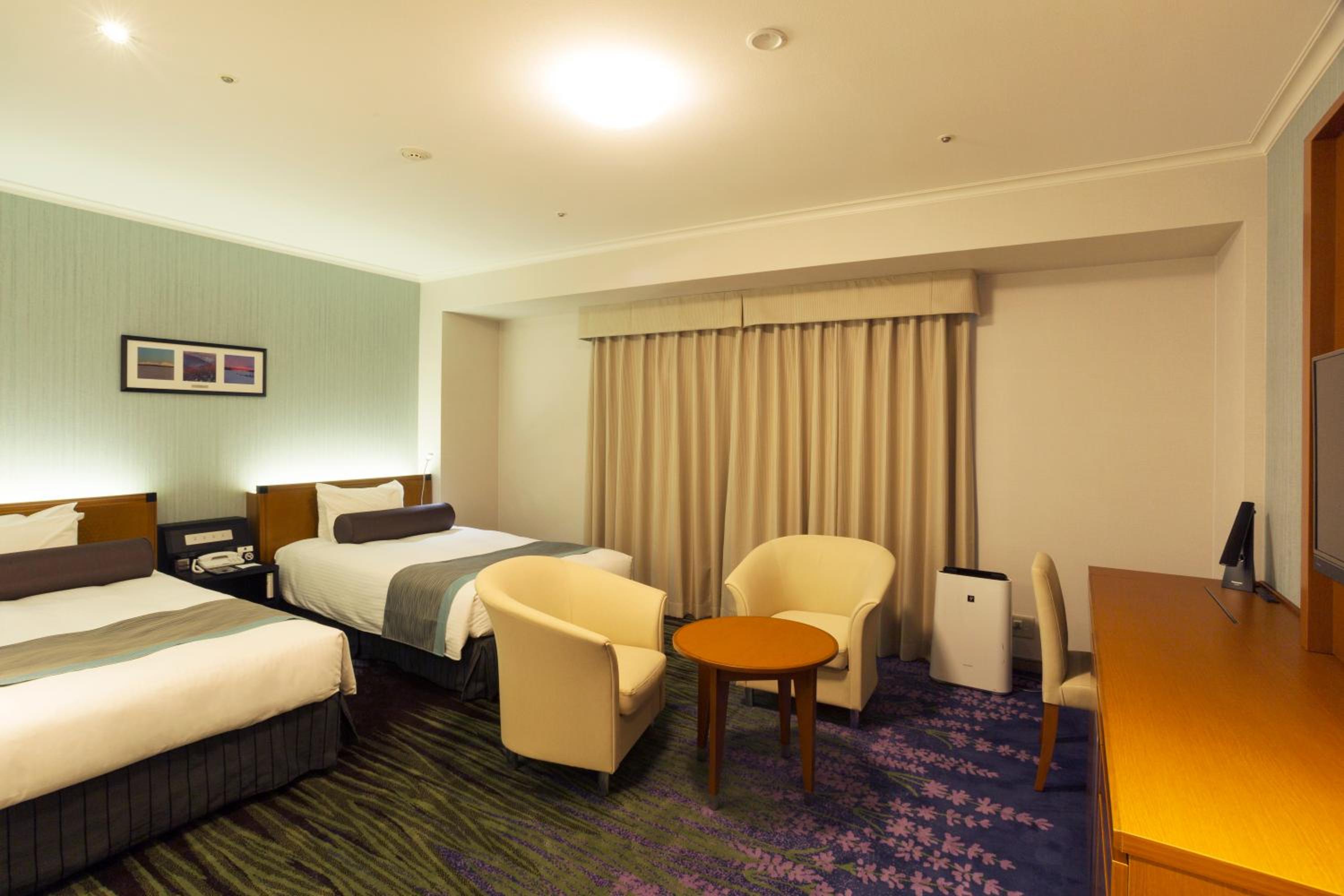 Stylish Twin Room - Non-Smoking - Premium Floor - Photo 11