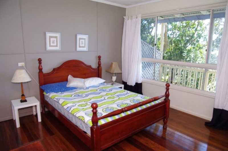 Five-Bedroom House photo 1