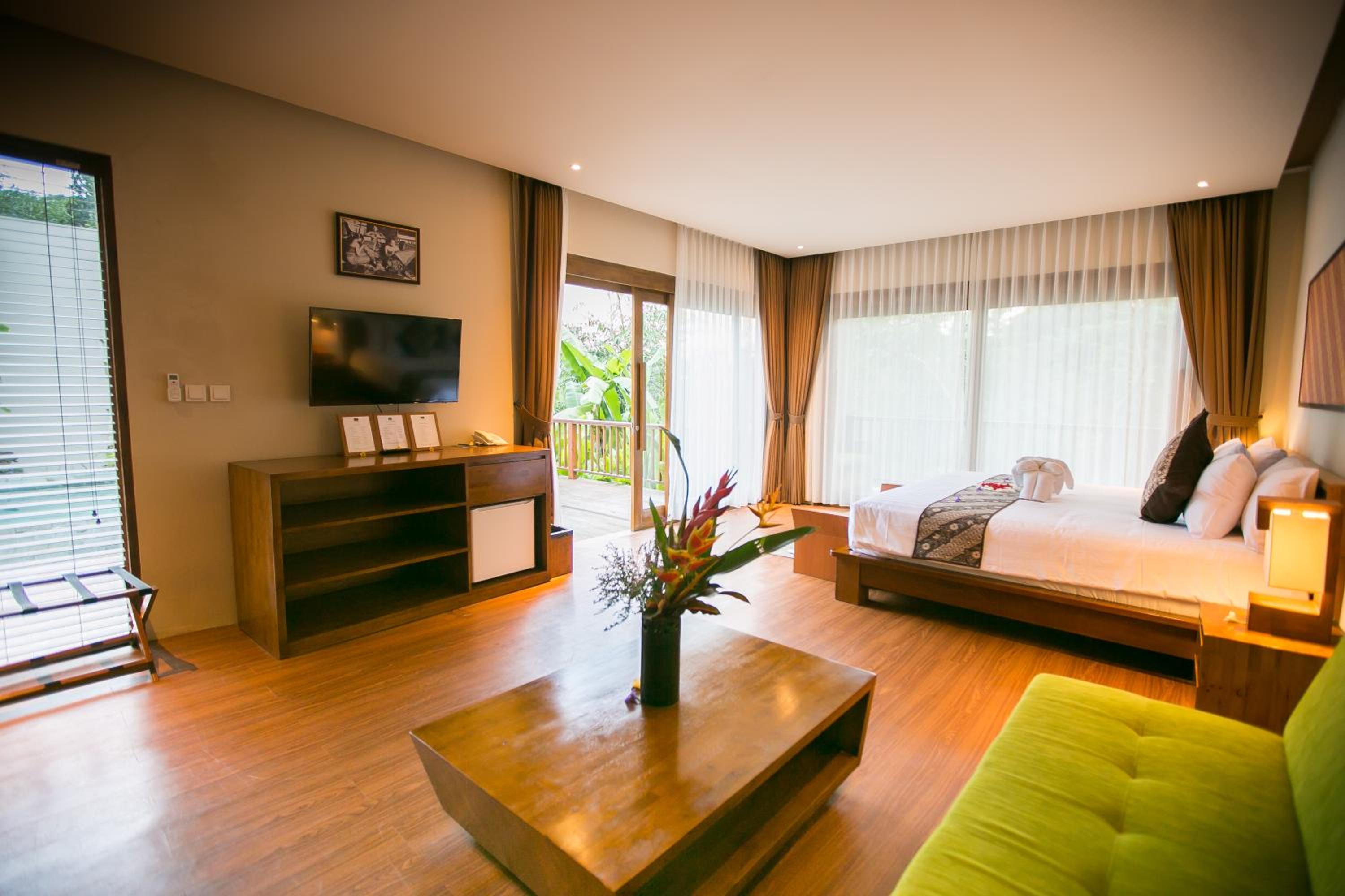 Honeymoon Package at One-Bedroom Villa with Private Pool photo 2