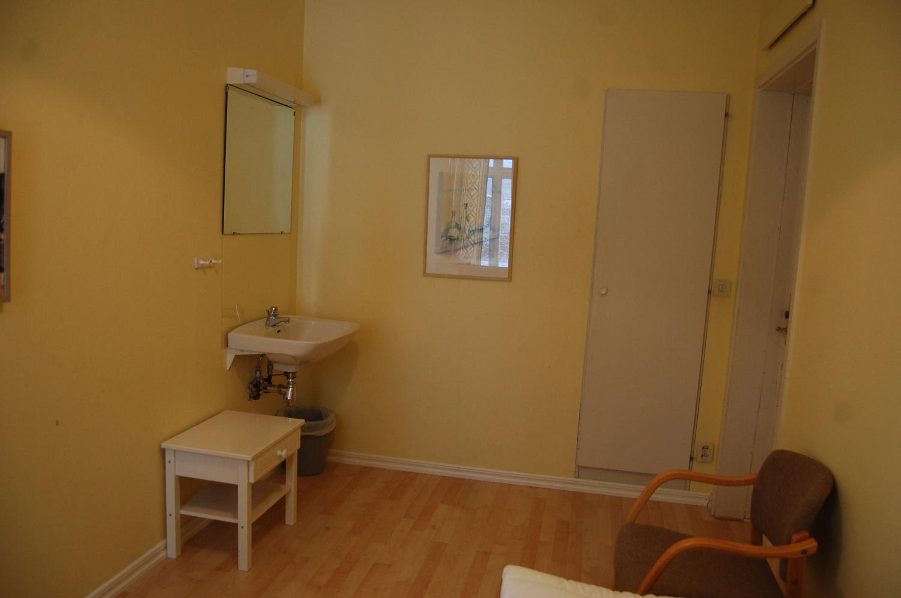 Standard Single Room With Shared Bathroom photo 1